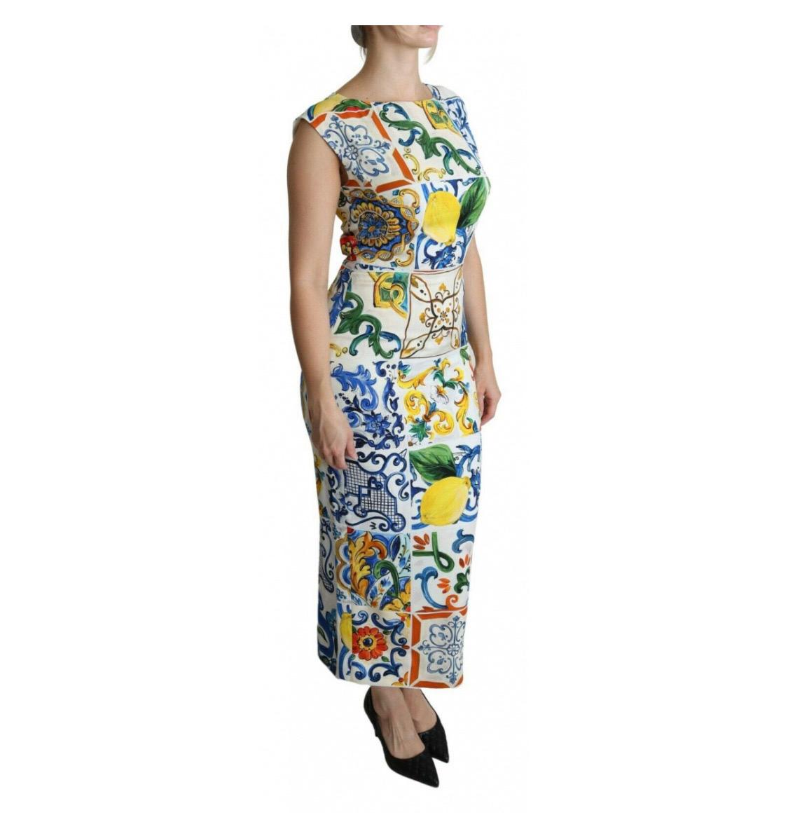Gorgeous brand new with tags,
100% Authentic Dolce & Gabbana Dress conveys the beautiful
blue, yellow and green hues of the
Mediterranean, fashioned from native
rustic floral Majolica tile print fora

colourful touch.

Model: Sheath Maxi

Color: