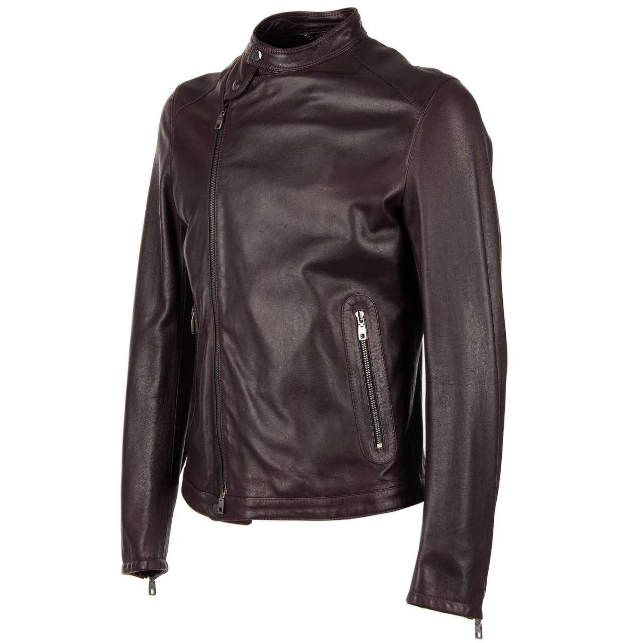 - Biker style nappa lamb leather jacket with zip pockets and Logo by DOLCE & GABBANA - New with tag - Former RRP: EUR 2.450 - MADE IN ITALY - Slim Fit - Model: G9LN1L-HULBB-M2762 - Material: 100% Lambskin - Lining: 90% Silk, 10% Lambskin - Color: