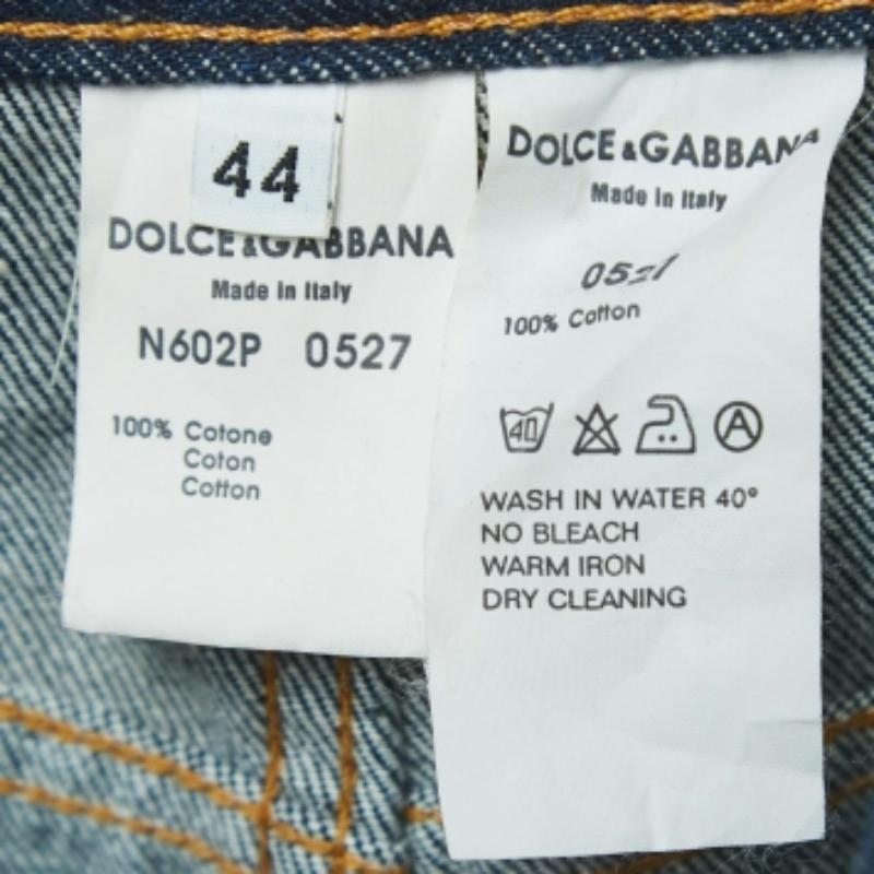 Los vaqueros capri de Dolce & Gabbana están diseñados para ajustarse cómodamente a tu cintura. Lleva cierre frontal de cremallera con botón, varios bolsillos, trabillas en la cintura y detalles del logotipo en la parte trasera.