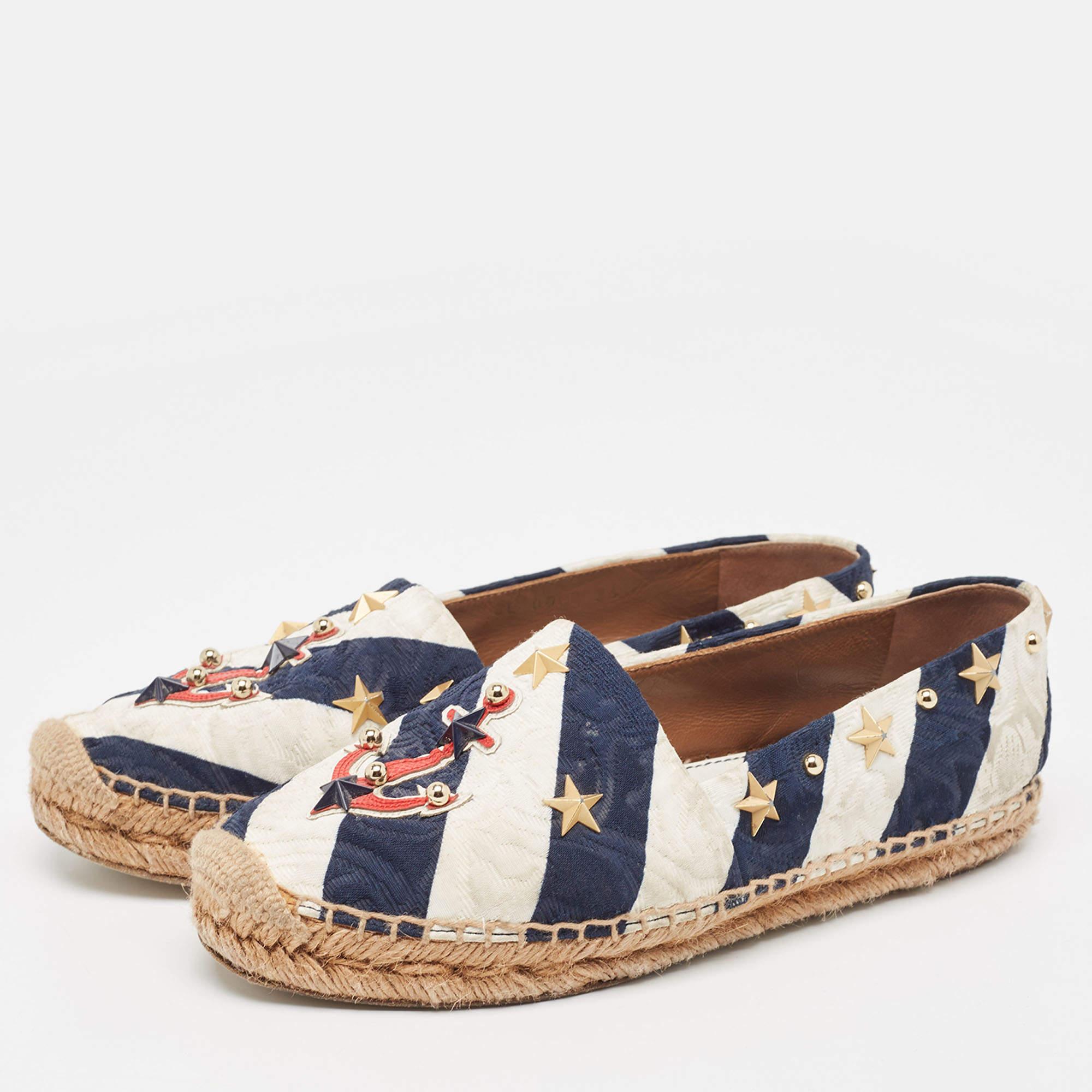 These designer loafers by Dolce & Gabbana will be your favorite go-to pair for off-duty looks. Crafted using fabric, the espadrille has pretty details and rubber soles.