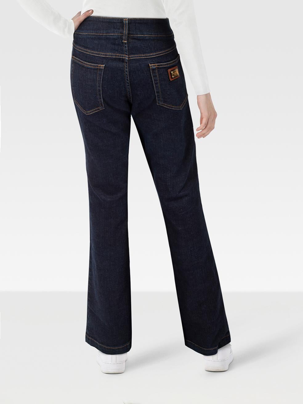 L'ÉTAT est très bon. L'usure minimale du jean est évidente. Usure minimale à l'intérieur des deux jambes où il y a une décoloration visible sur cet article de revente de designer Dolce & Gabbana d'occasion.
 

 

 

 Détails
 

 

 Bleu
 

 Denim

