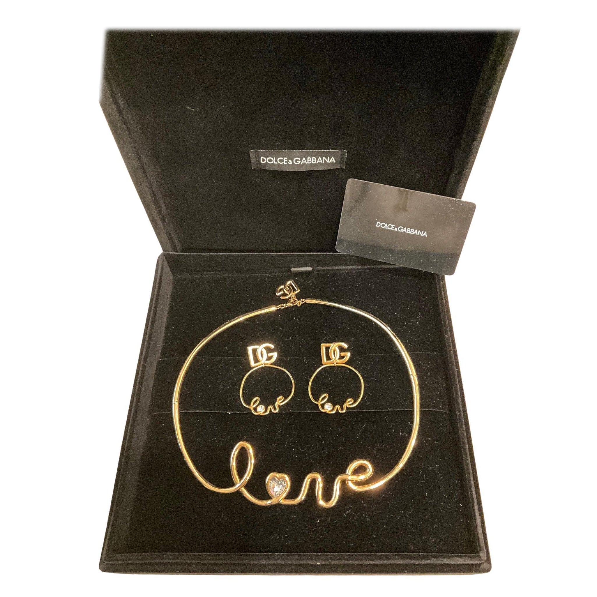 Dolce 
Gabbana Set di collane e orecchini abbinati "Love" con scatola in vendita