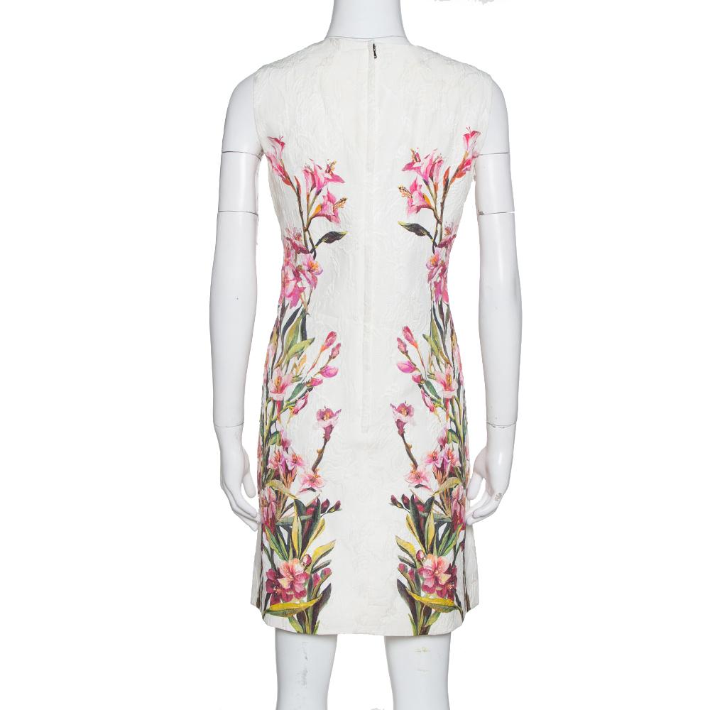 This Dolce & Gabbana off-white dress comes with an exceptional design. Masterfully made, the jacquard shift dress features a sleeveless cut, back zipper, and lively floral prints in varied colors spread all over.

