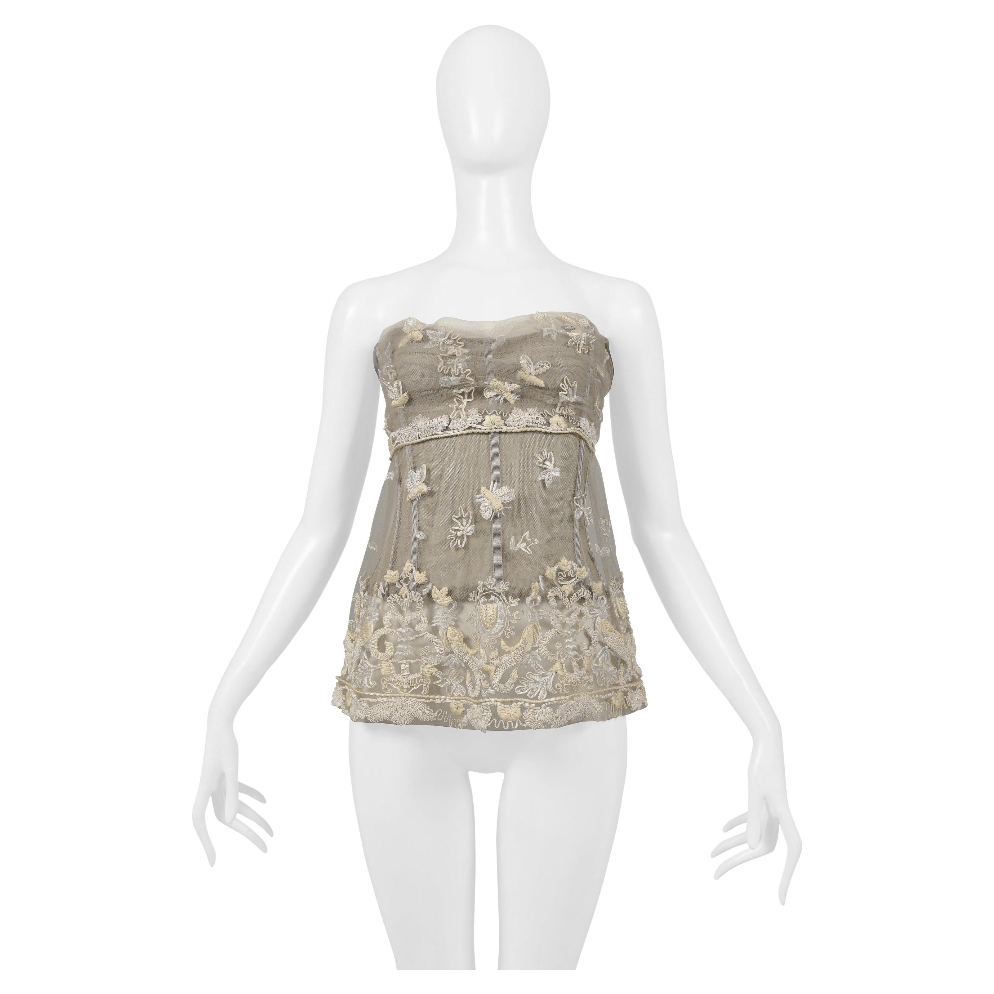 Resurrection Vintage is excited to offer a vintage Dolce & Gabbana lace bustier top featuring dimensional off-white embroidery, corset boning interior, and a zipper down the back.
* Dolce & Gabbana
* Size: IT42
* Fabric: 10% Cotton, 80% Nylon, 10%