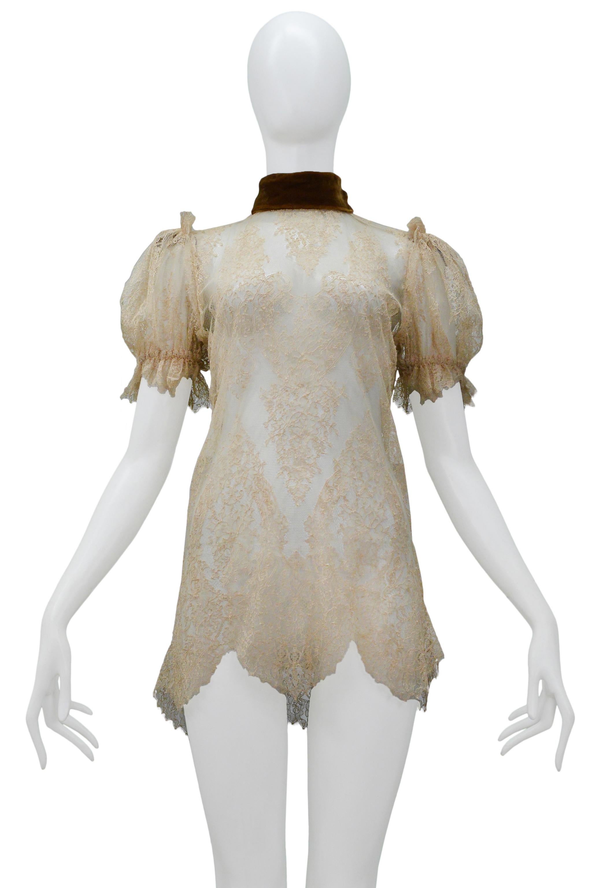 Dolce & Gabbana Off White Lace Mini Dress With Velvet Collar 2001 In Excellent Condition For Sale In Los Angeles, CA