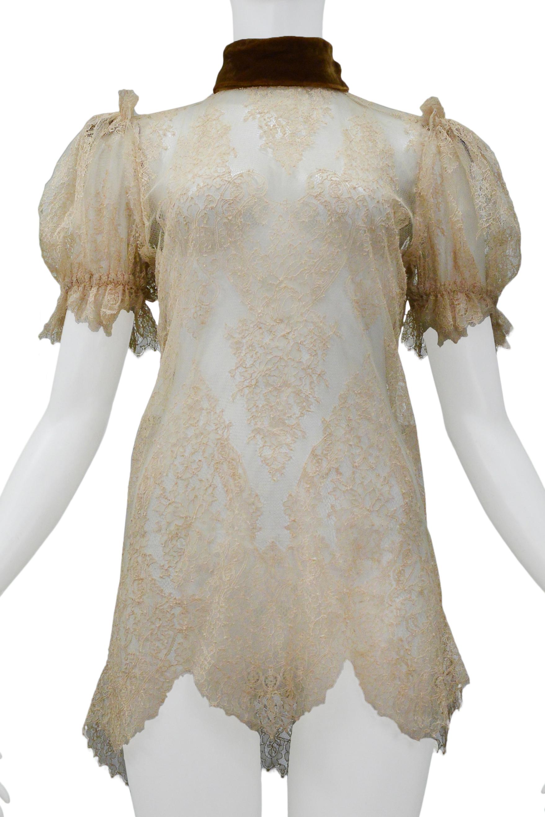Women's Dolce & Gabbana Off White Lace Mini Dress With Velvet Collar 2001 For Sale