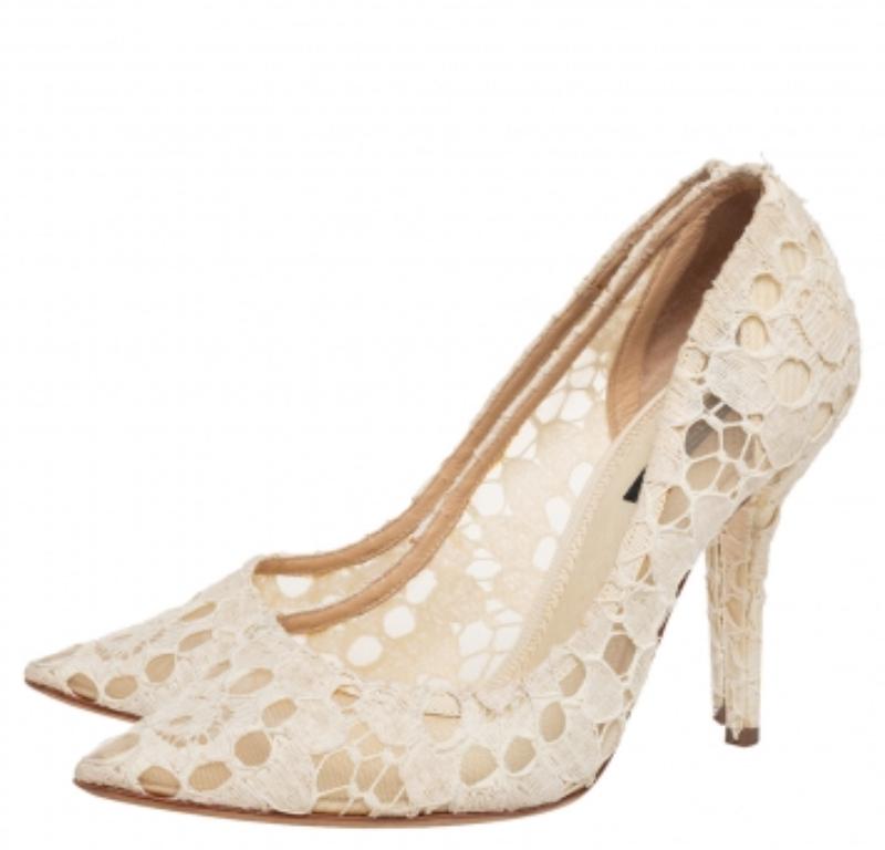 You can never go wrong with these stylish and feminine pumps from Dolce & Gabbana. Crafted in Italy, they are made from intricate lace and come in a lovely shade of off white. They are styled with pointed toes and have 11 cm heels. They are lined