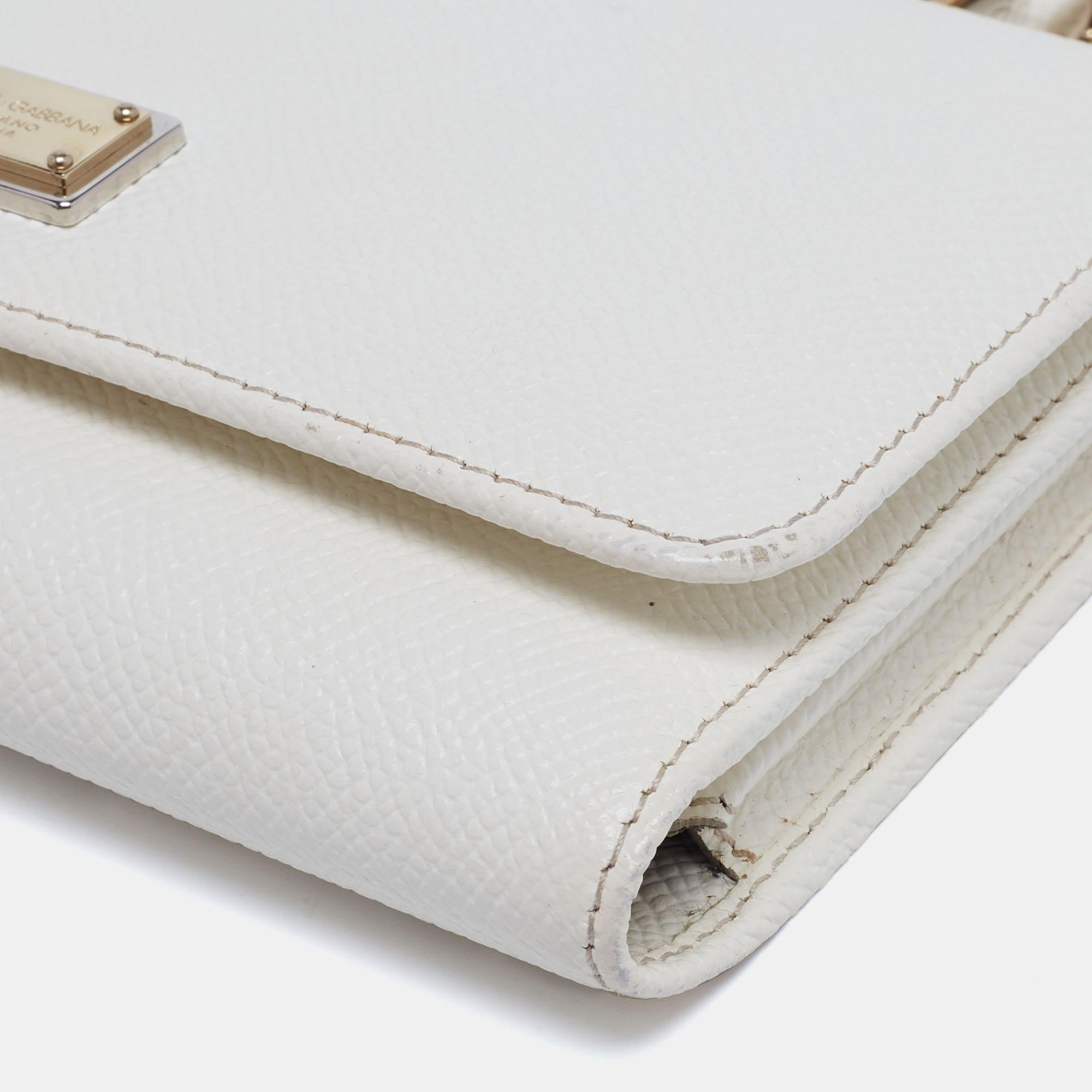 Dolce & Gabbana Off White Leather Miss Sicily Von Smartphone Bag In Good Condition In Dubai, Al Qouz 2