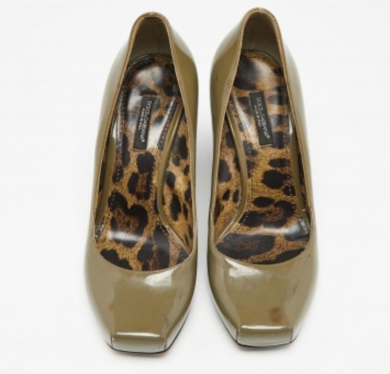 Dolce & Gabbana Olive Green Patent Leather Wedge  Pumps Size 38 In Good Condition In Dubai, Al Qouz 2