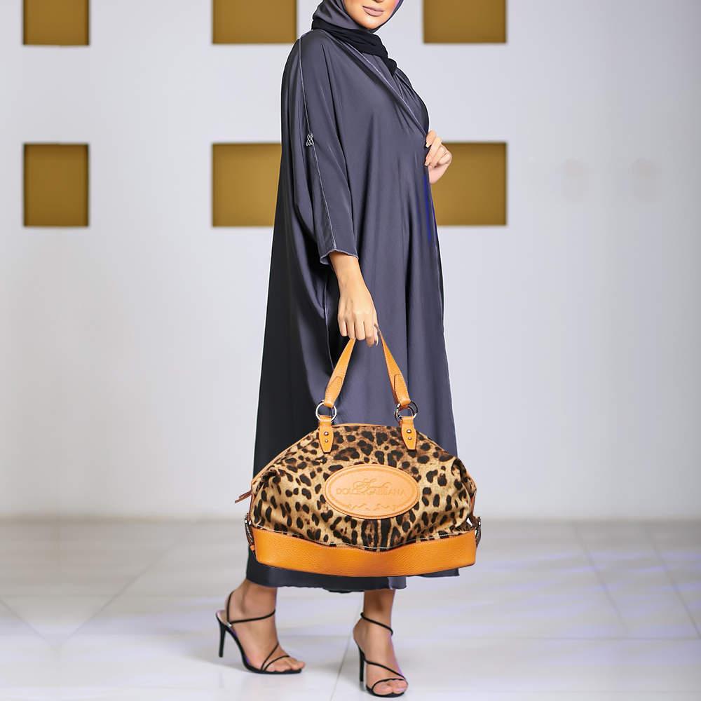 If you are looking for something that reflects chic and luxury  then this satchel is a perfect choice. Crafted from premium materials  it can be conveniently carried around and its interior is spaciously sized to house your belongings with ease.