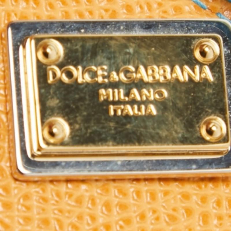 Arancia Dolce & Gabbana Borsa a tracolla in pelle arancione con logo e charme in vendita