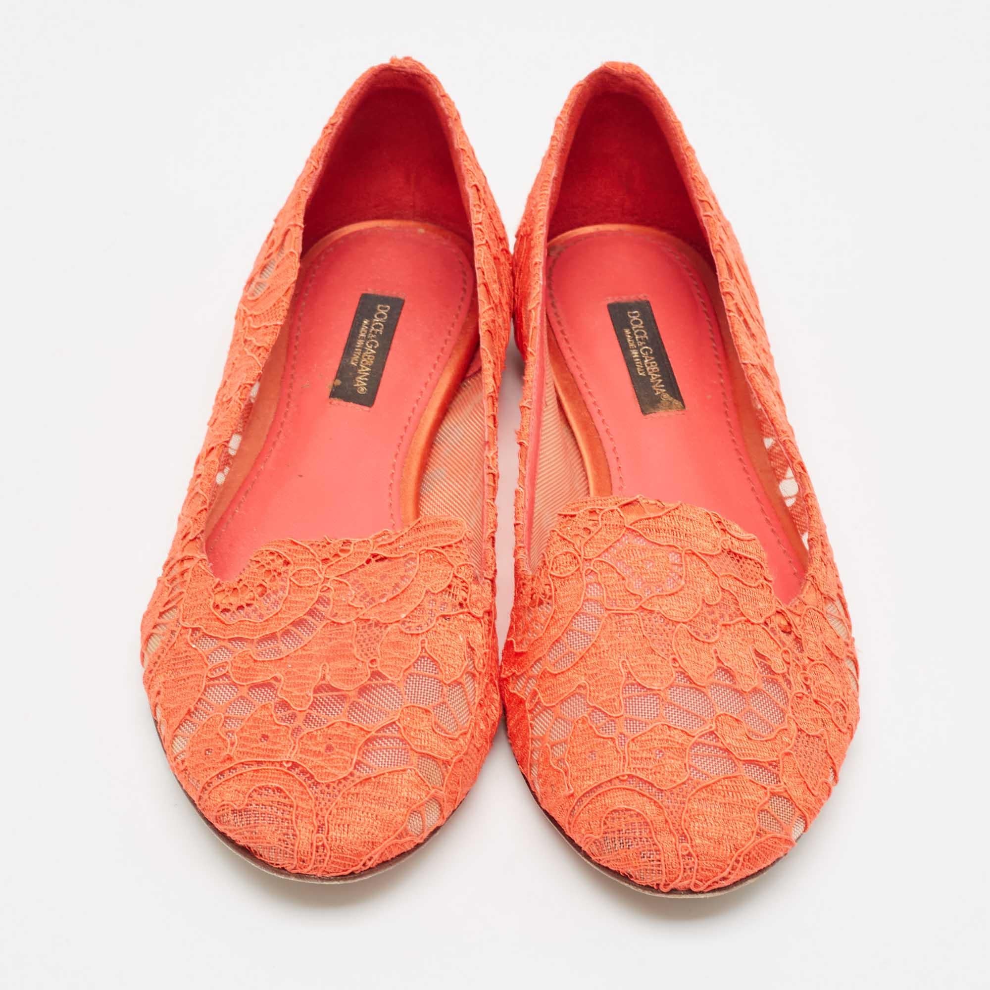 Dolce & Gabbana Orange Lace Taormina Smoking Slippers Size 36 In Good Condition For Sale In Dubai, Al Qouz 2