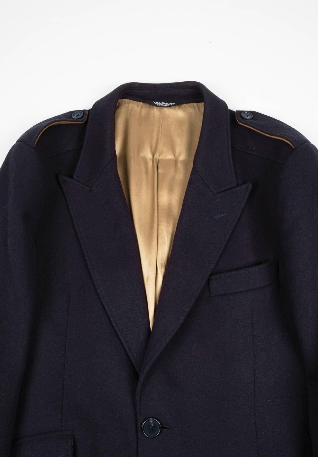 Controlla le mie altre inserzioni. Ho molti altri abiti firmati in vendita. Aperto a qualsiasi offerta.
L'articolo in vendita è un cappotto Dolce & Gabbana autentico al 100%, S1081, SHE9, urockLt
Colore: blu
(Il colore effettivo può variare