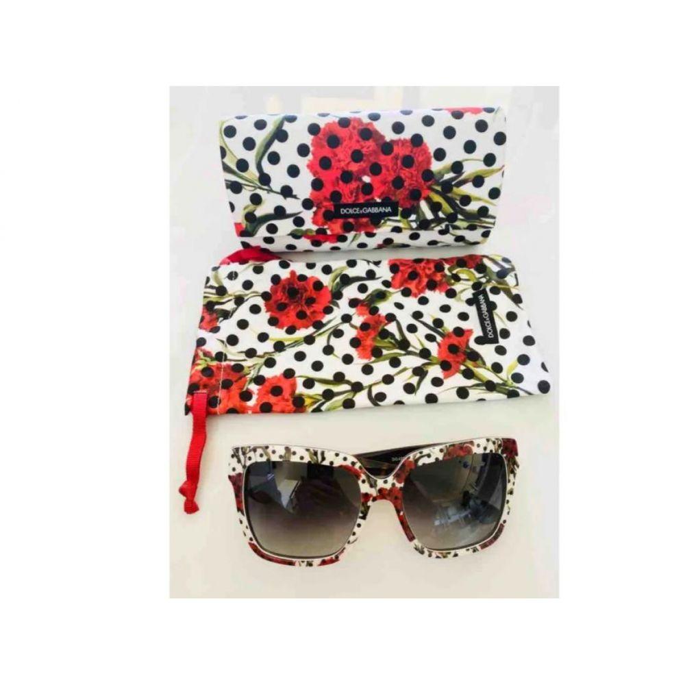 Dolce & Gabbana Oversized Red Rose Gradient Sunglasses in Multicolour

Dolce & Gabbana Red Rose gradient lense plastic sunglasses 
Come with the matching print box and dustbag 
Brand new with the tags.

General information: 
Designer: Dolce &