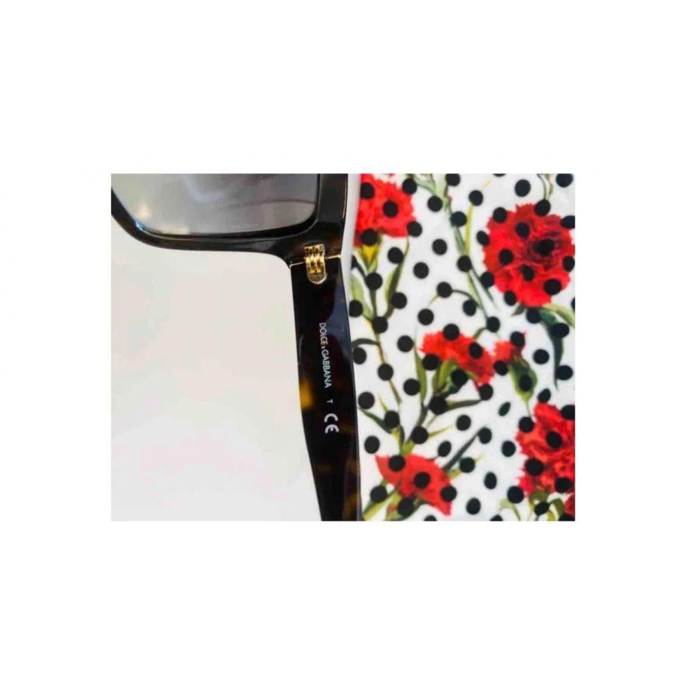 Black Dolce & Gabbana Oversized Red Rose Gradient Sunglasses in Multicolour For Sale