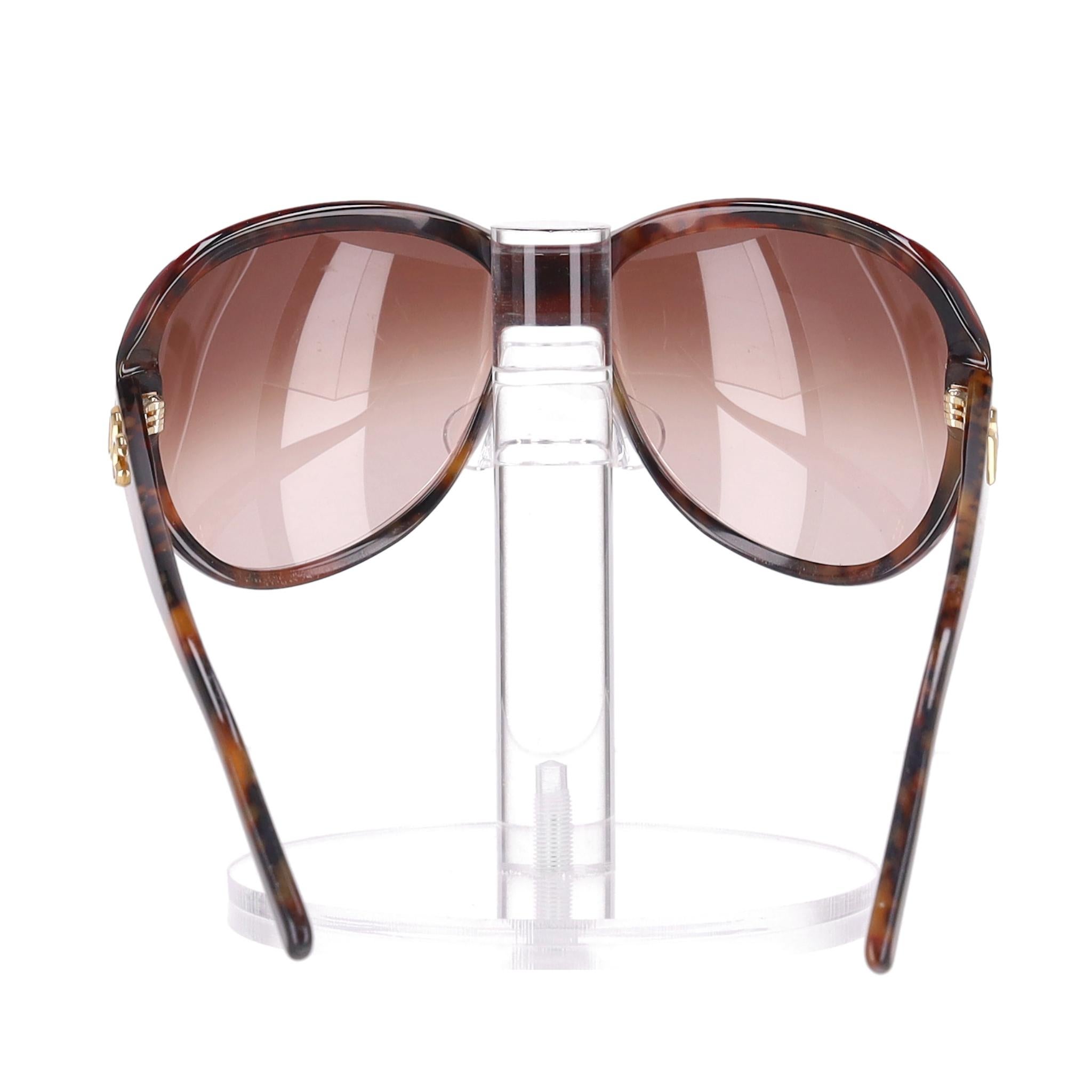 Marron Dolce & Gabbana Lunettes de soleil surdimensionnées avec branches en écailles de tortue en vente