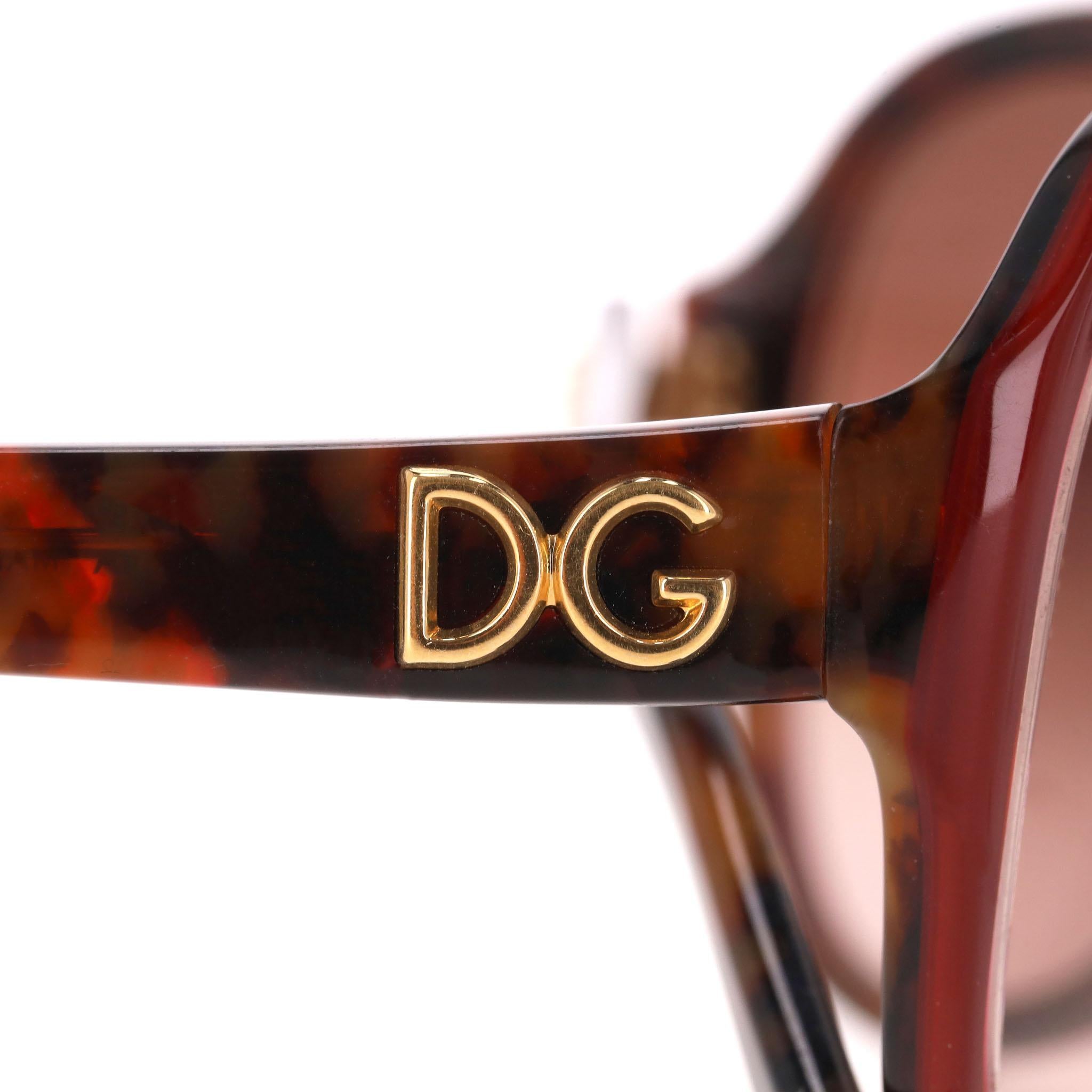 Dolce & Gabbana Lunettes de soleil surdimensionnées avec branches en écailles de tortue Excellent état - En vente à London, GB