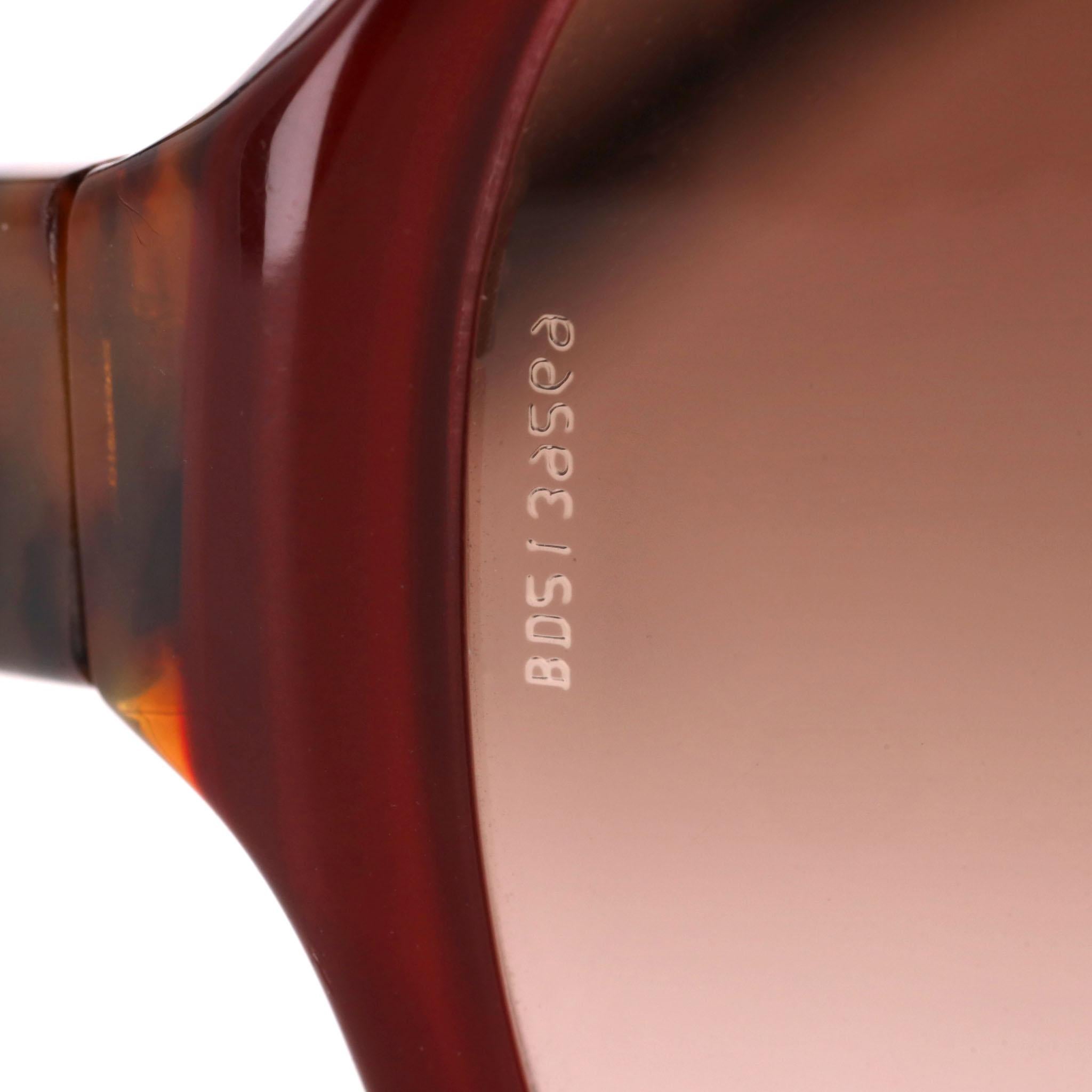 Dolce & Gabbana Lunettes de soleil surdimensionnées avec branches en écailles de tortue en vente 1