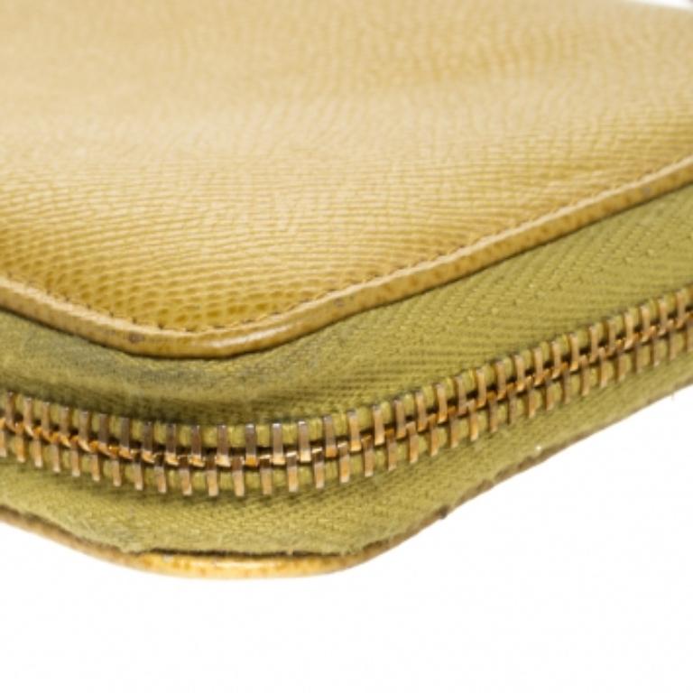 Cartera con cremallera Dolce & Gabbana Paglia de piel amarilla en Bastante bueno estado para la venta en Dubai, Al Qouz 2