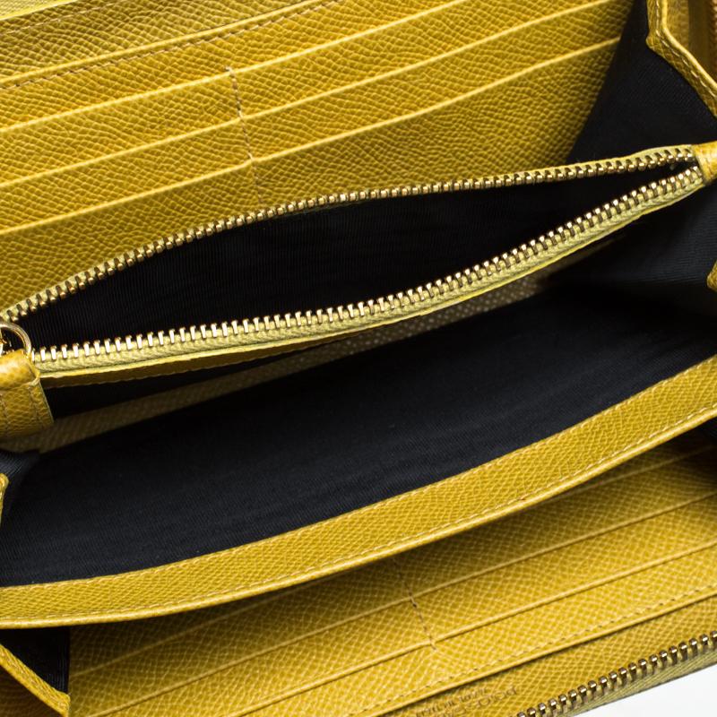 Dolce & Gabbana Paglia Gelbes Leder Portemonnaie mit Reißverschluss im Angebot 2