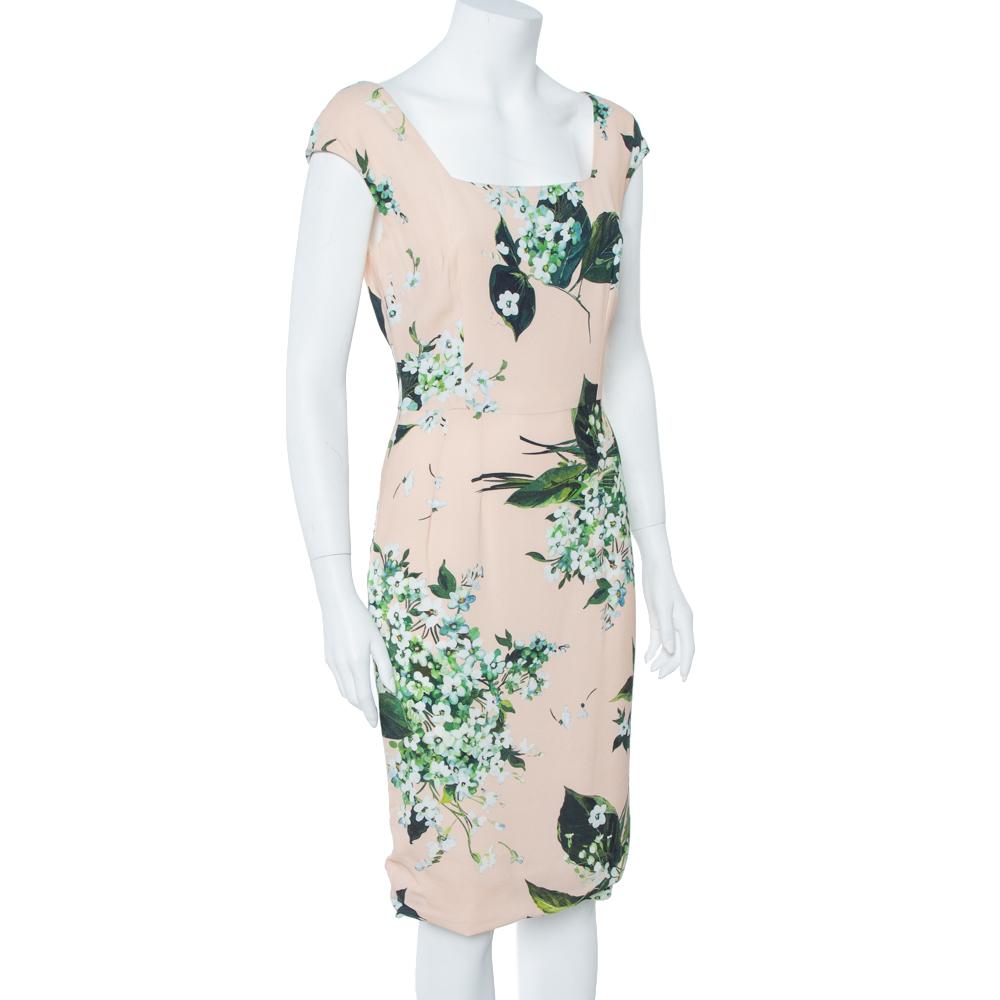 Dolce & Gabbana's pale-pink sheath dress is supremely fresh and feminine. The fitted silhouette is the product of fine Italian craftsmanship, showcasing the Hortensia print all over. Tap the brand's ornate aesthetic by styling this sleeveless dress