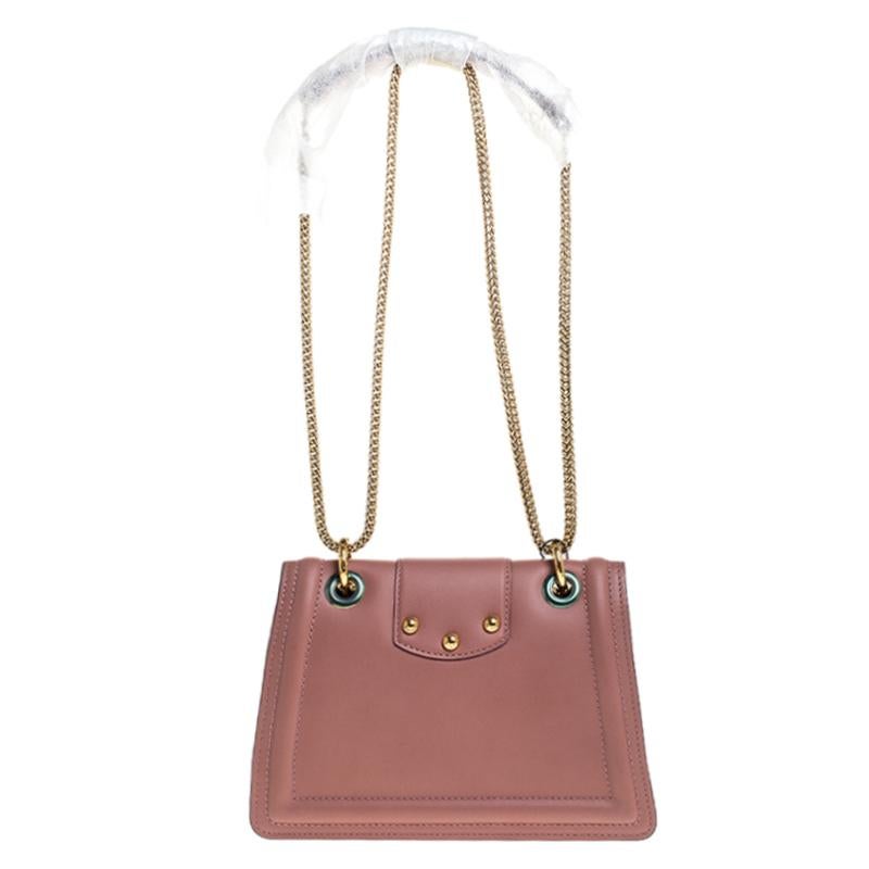 Well-structured and high on style, this DG Amore bag from Dolce & Gabbana deserves to be yours! It has been crafted from pastel pink leather and styled with chain-link shoulder straps. It also comes with gold-tone embellished logo detail on the flap