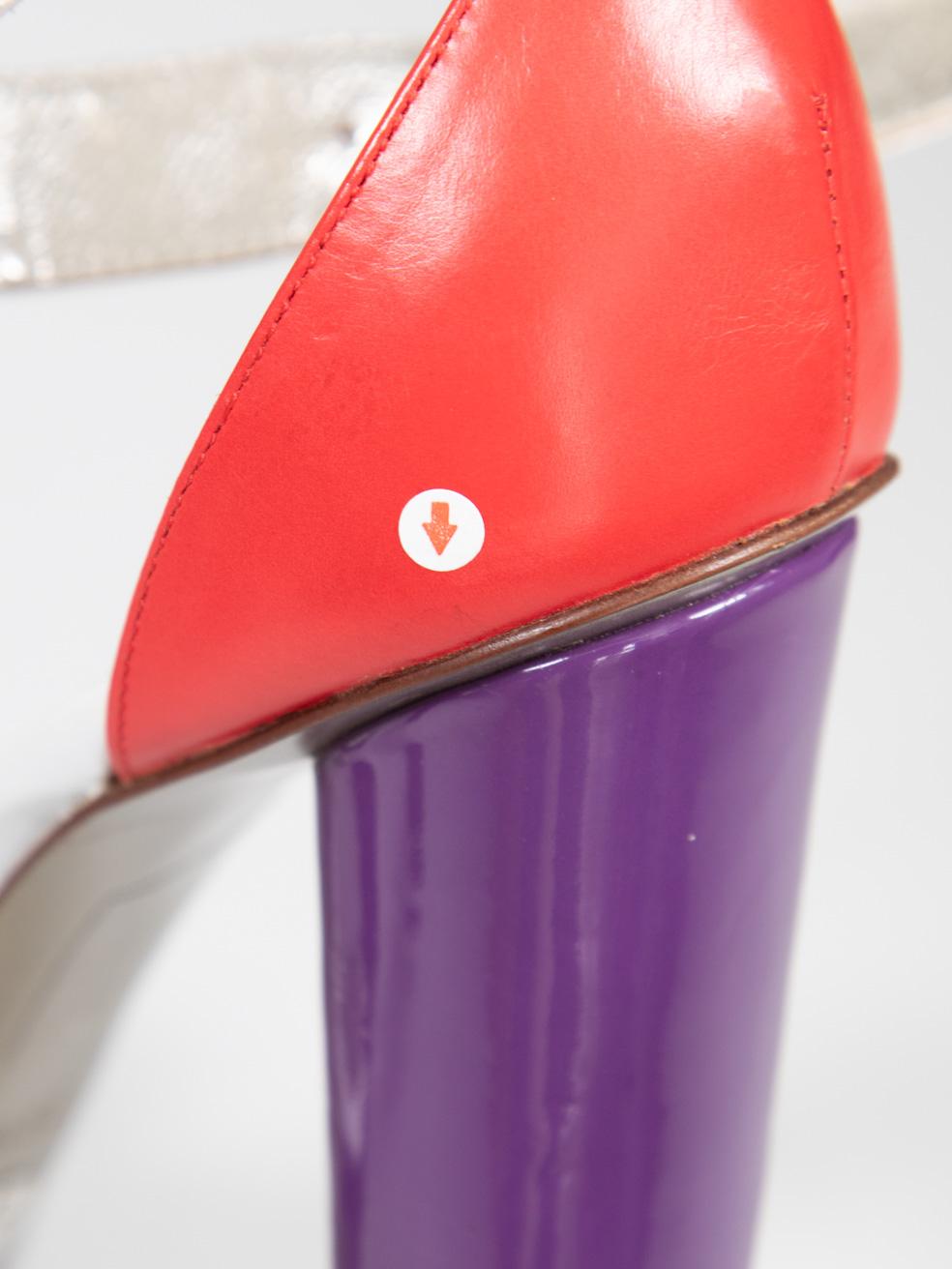 Dolce & Gabbana Patent T-Bar Sandals Size IT 38.5 en vente 5