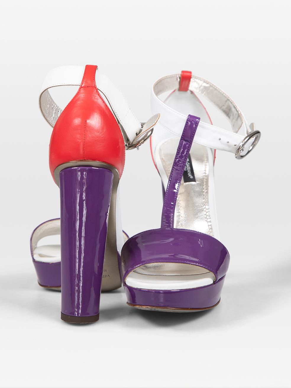 Dolce & Gabbana Patent T-Bar Sandals Size IT 38.5 Bon état - En vente à London, GB