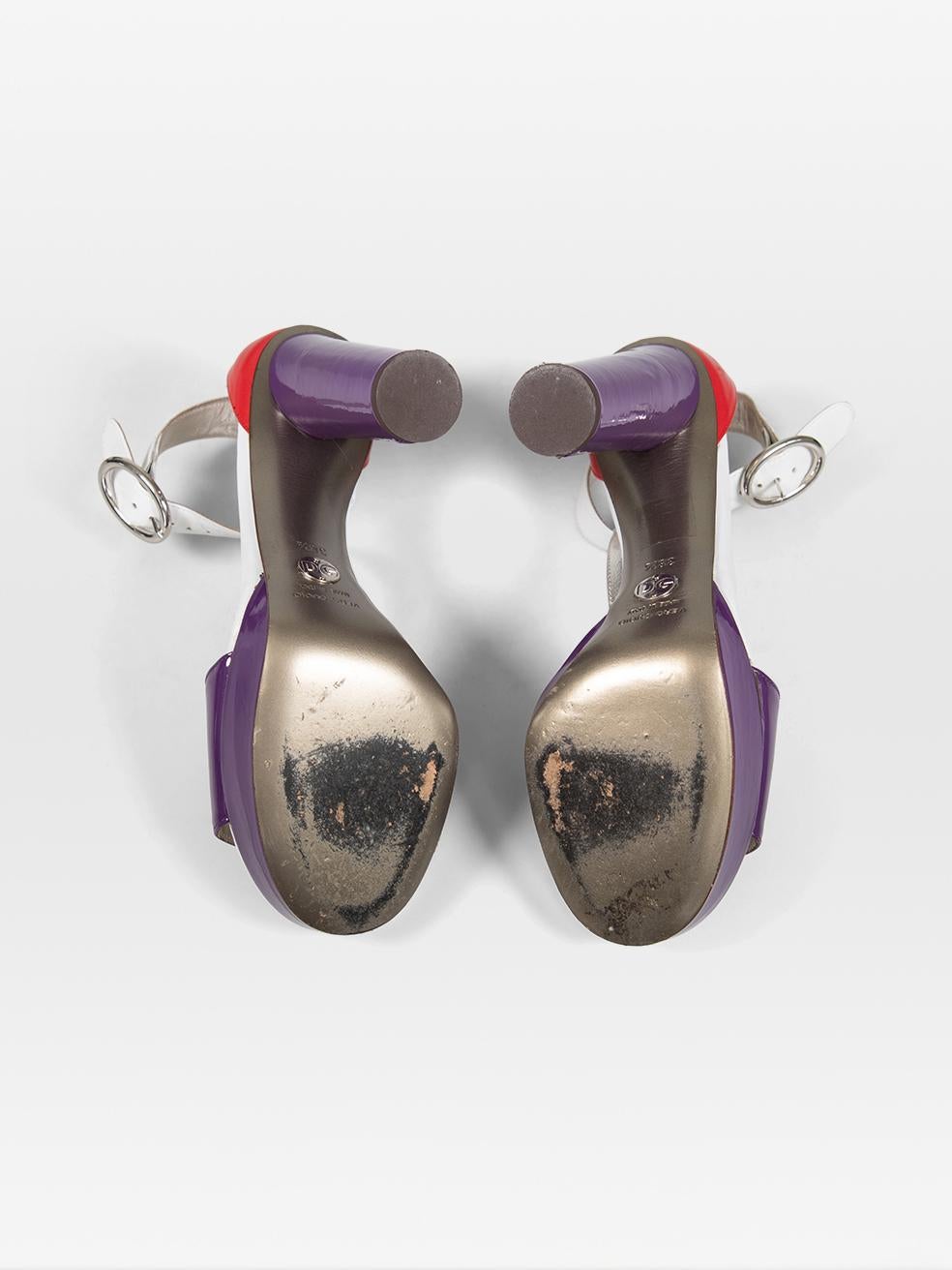 Dolce & Gabbana Patent T-Bar Sandals Size IT 38.5 Pour femmes en vente