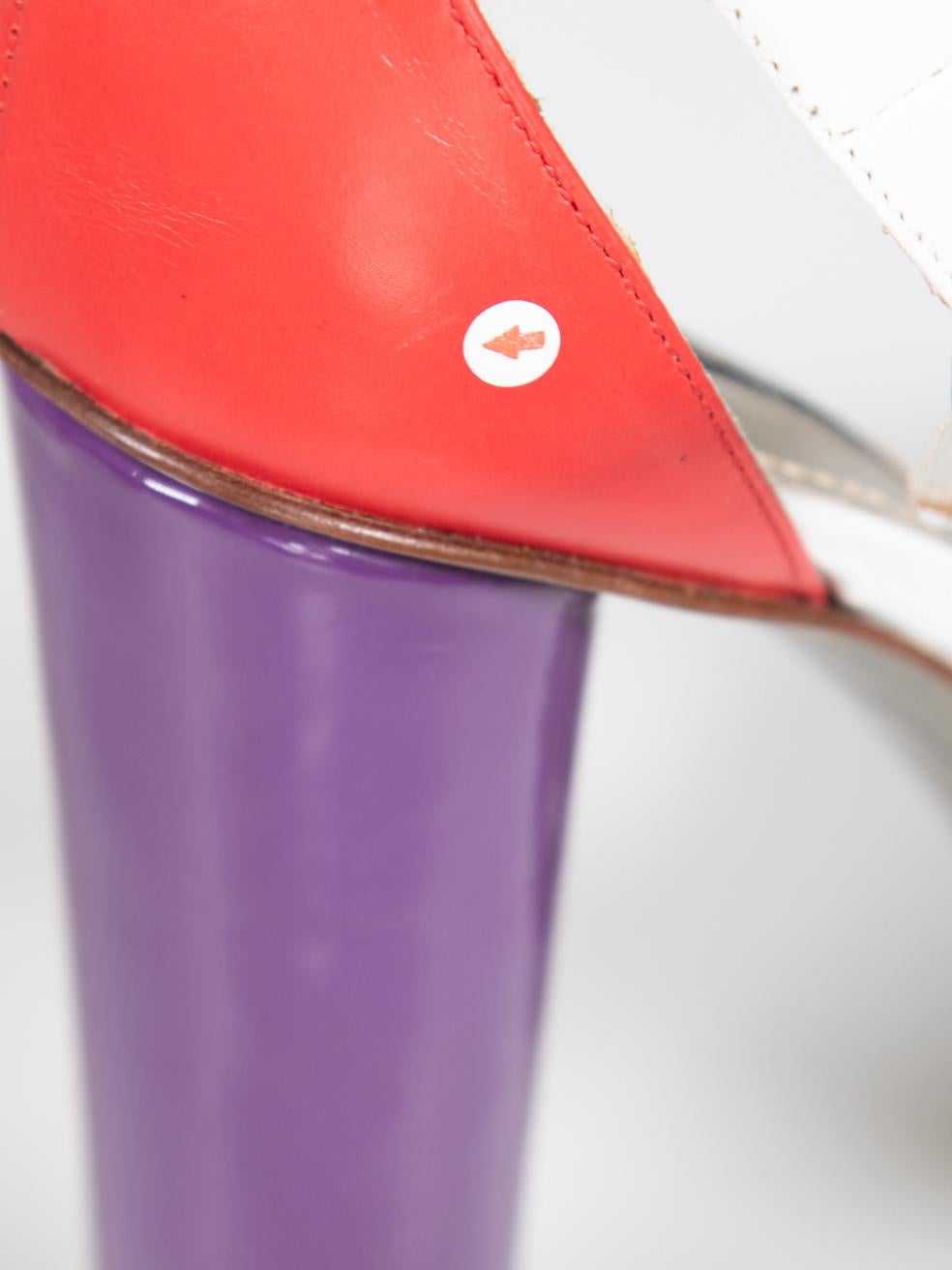 Dolce & Gabbana Patent T-Bar Sandals Size IT 38.5 en vente 2