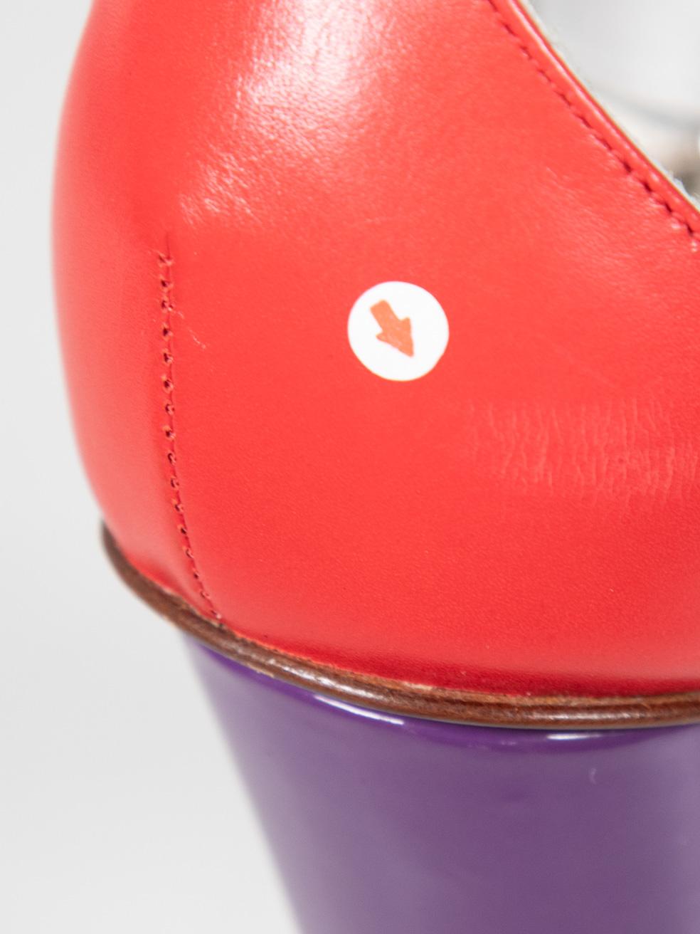 Dolce & Gabbana Patent T-Bar Sandals Size IT 38.5 en vente 3