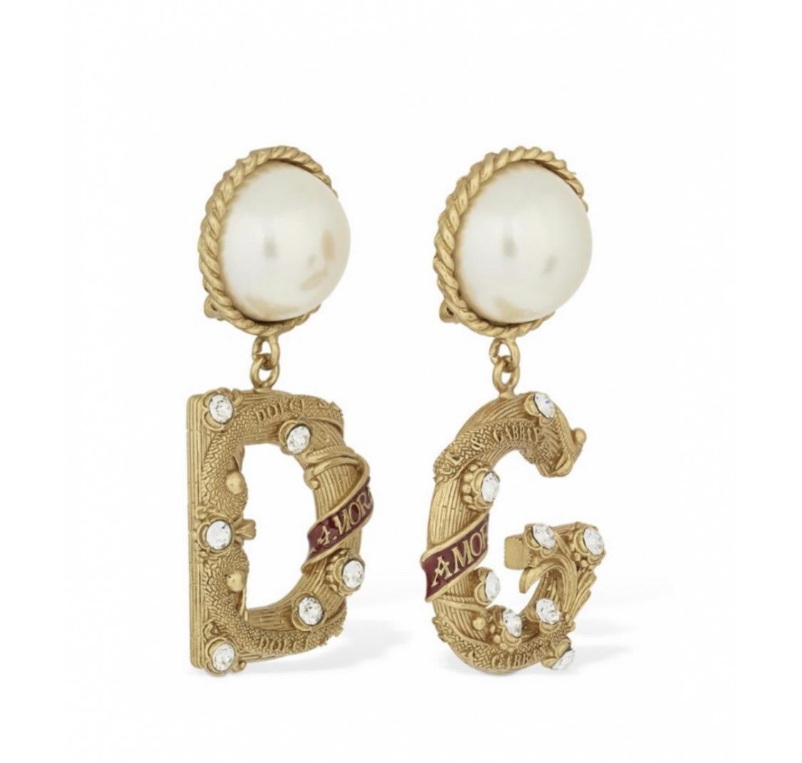 Modern Dolce & Gabbana Pearls Logo Amore
clip on earrings