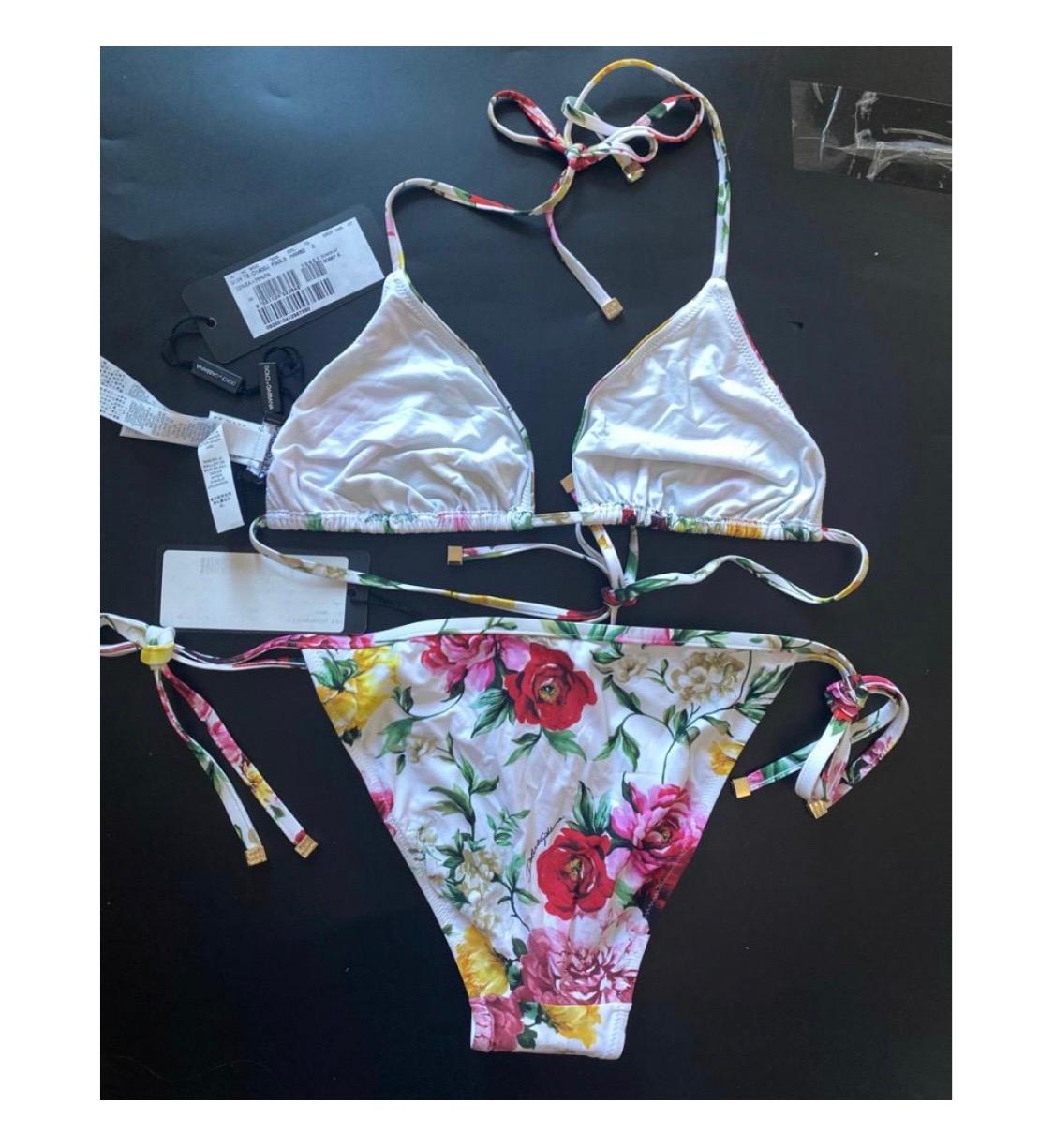Dolce & Gabbana Peony printed
white multicolour bikini swimwear
Logo details adjustable straps.

Size 2IT corresponds 40IT UK12, S

Brand new with tags in the original DG
beachwear pouch.

Please check my other DG clothing,
shoes, bags &