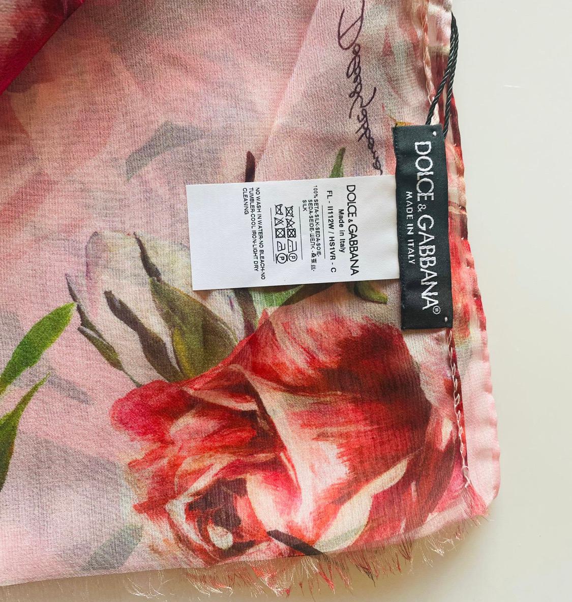Dolce & Gabbana Pfingstrose Rose
Bedrucktes luxuriöses, leichtes Seidenköper mit Druck
Halstuch (Beige)
