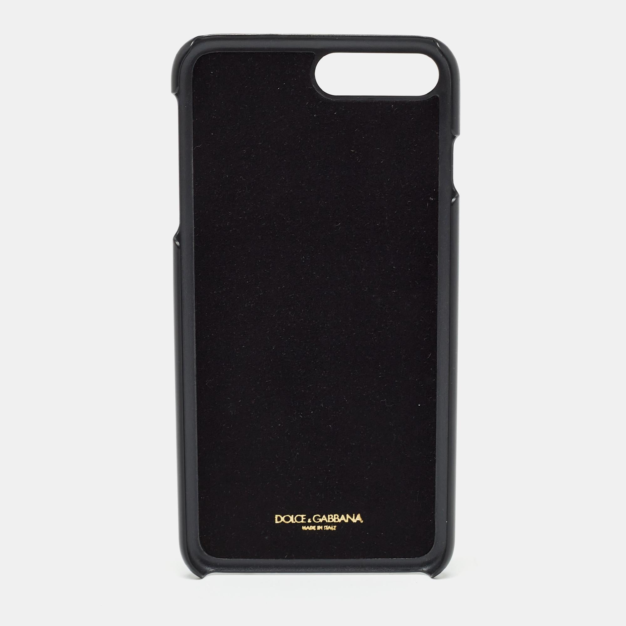 What's not to love about items that are both functional and worthy to be flaunted! This stunning Dolce & Gabbana cover has been designed smartly to safeguard your phone from any bumps, scratches, and dust. 