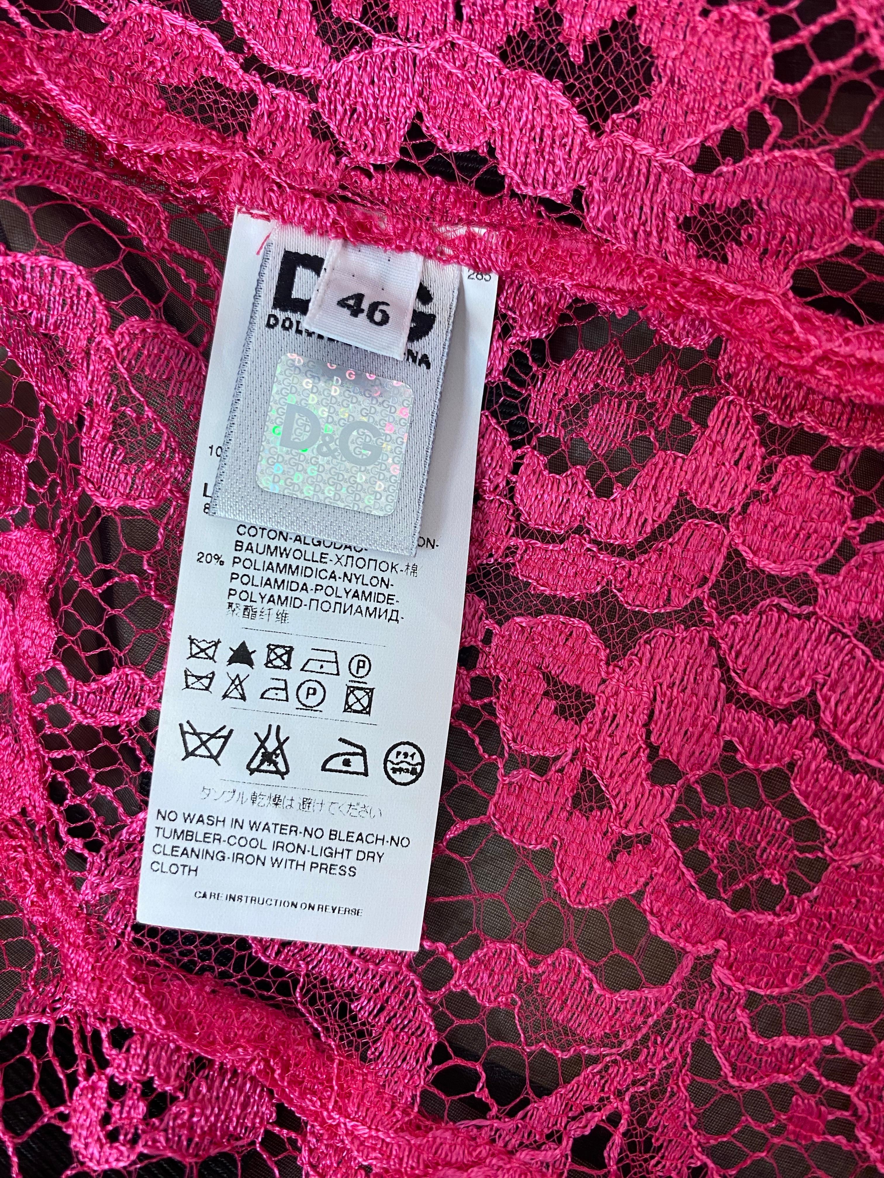 Dolce & Gabbana Blazer aus rosa und schwarzer Spitze. im Angebot 5