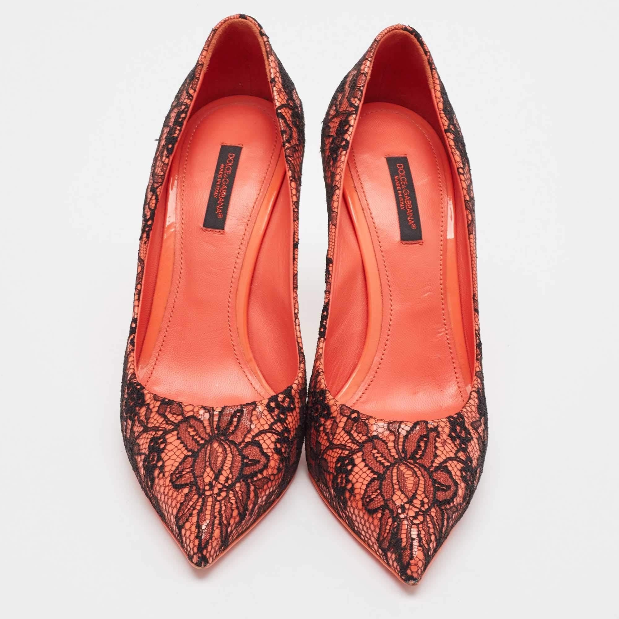 Dolce & Gabbana Bombas de punta de encaje y charol rosa/negro talla 39 Marrón en venta