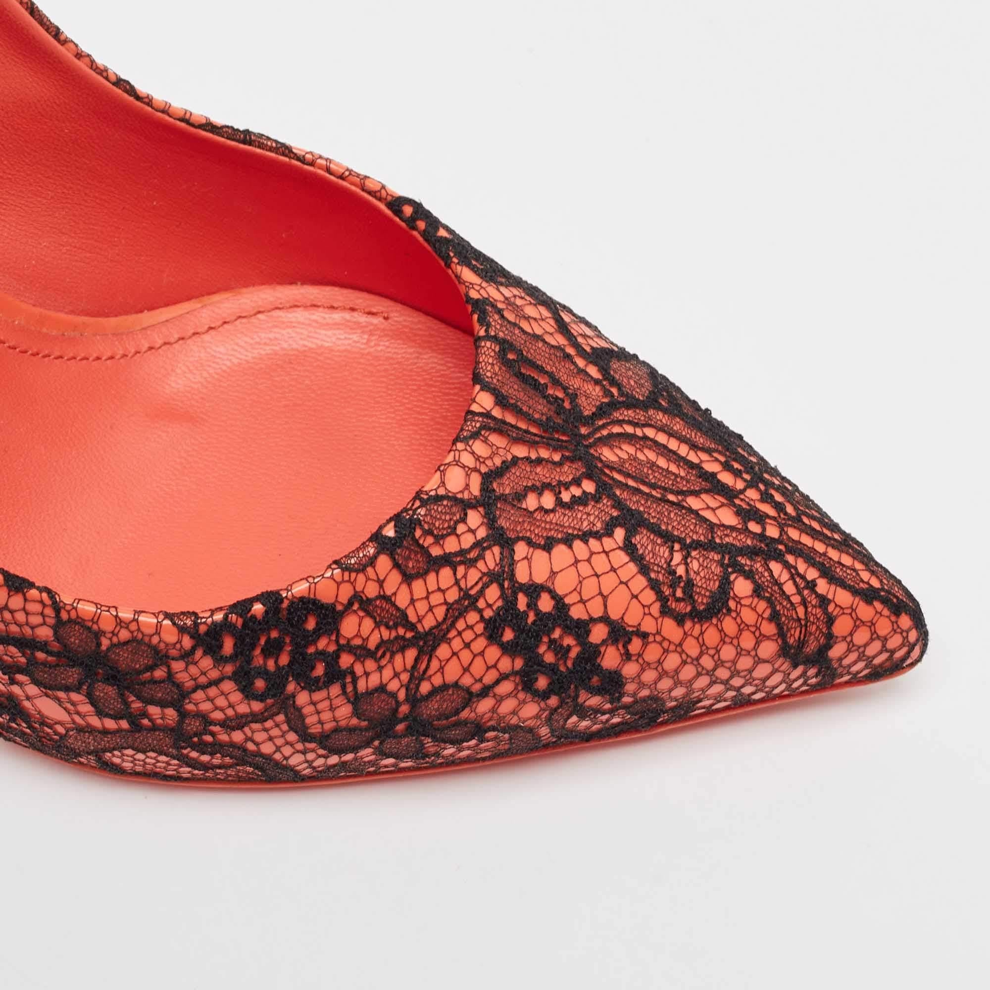 Dolce & Gabbana Bombas de punta de encaje y charol rosa/negro talla 39 en venta 2