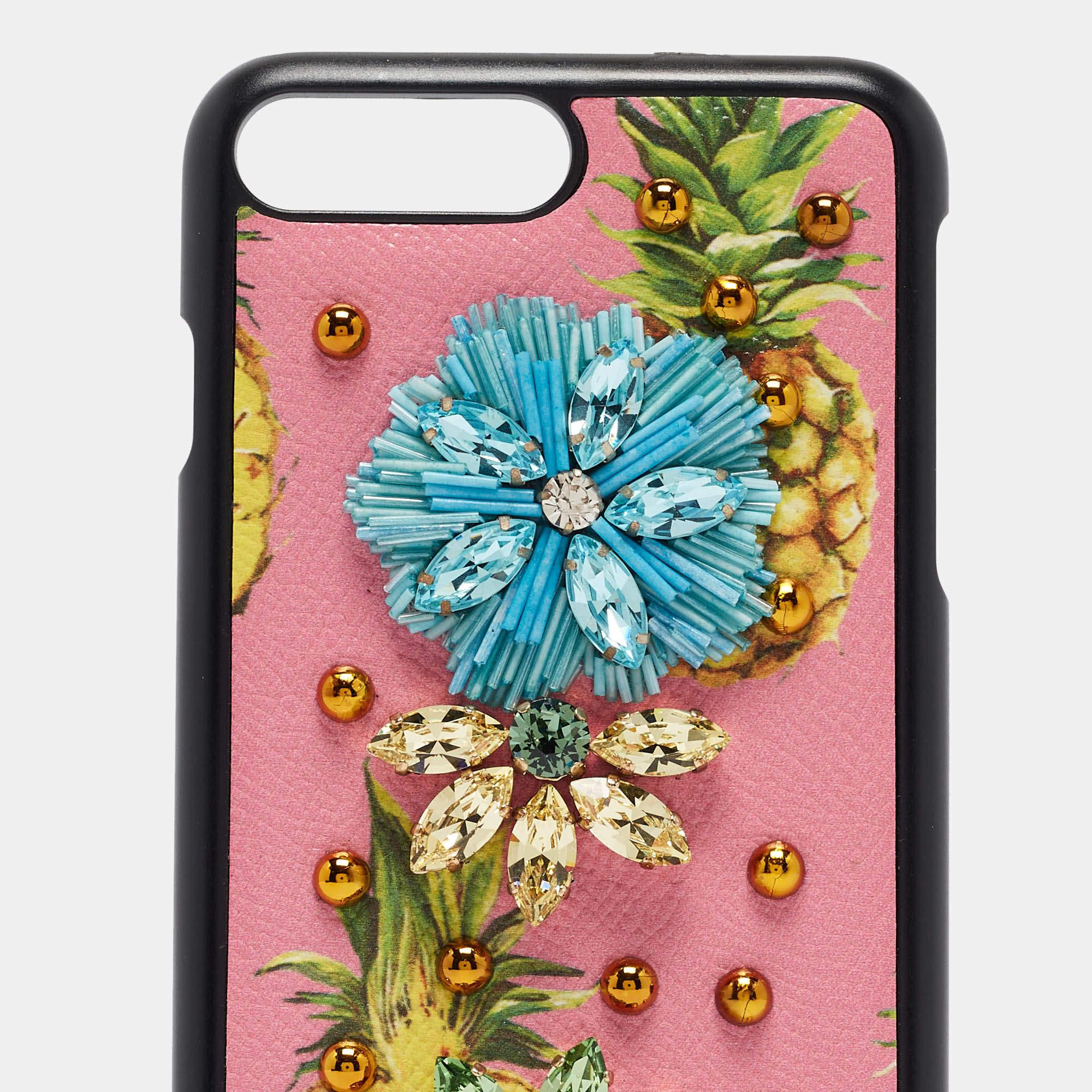 What's not to love about items that are both functional and worthy to be flaunted! This stunning Dolce & Gabbana cover has been designed smartly to safeguard your phone from any bumps, scratches, and dust. 