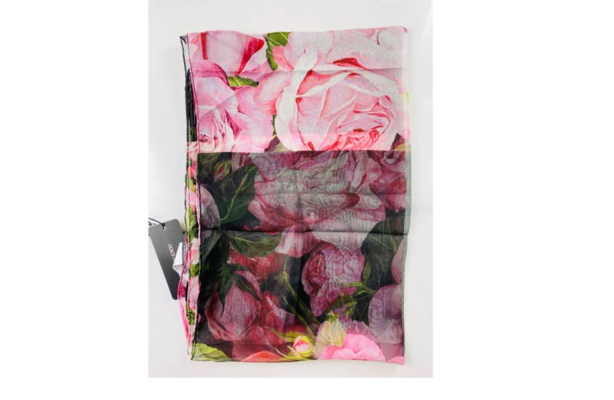 Dolce & Gabbana Pink Rose printed luxury lightweight silk twill scarf wrap 

Size 65cmx200cm 

100% silk 

Brand new with tags 

Please check my other DG clothing, bags & accessories!  