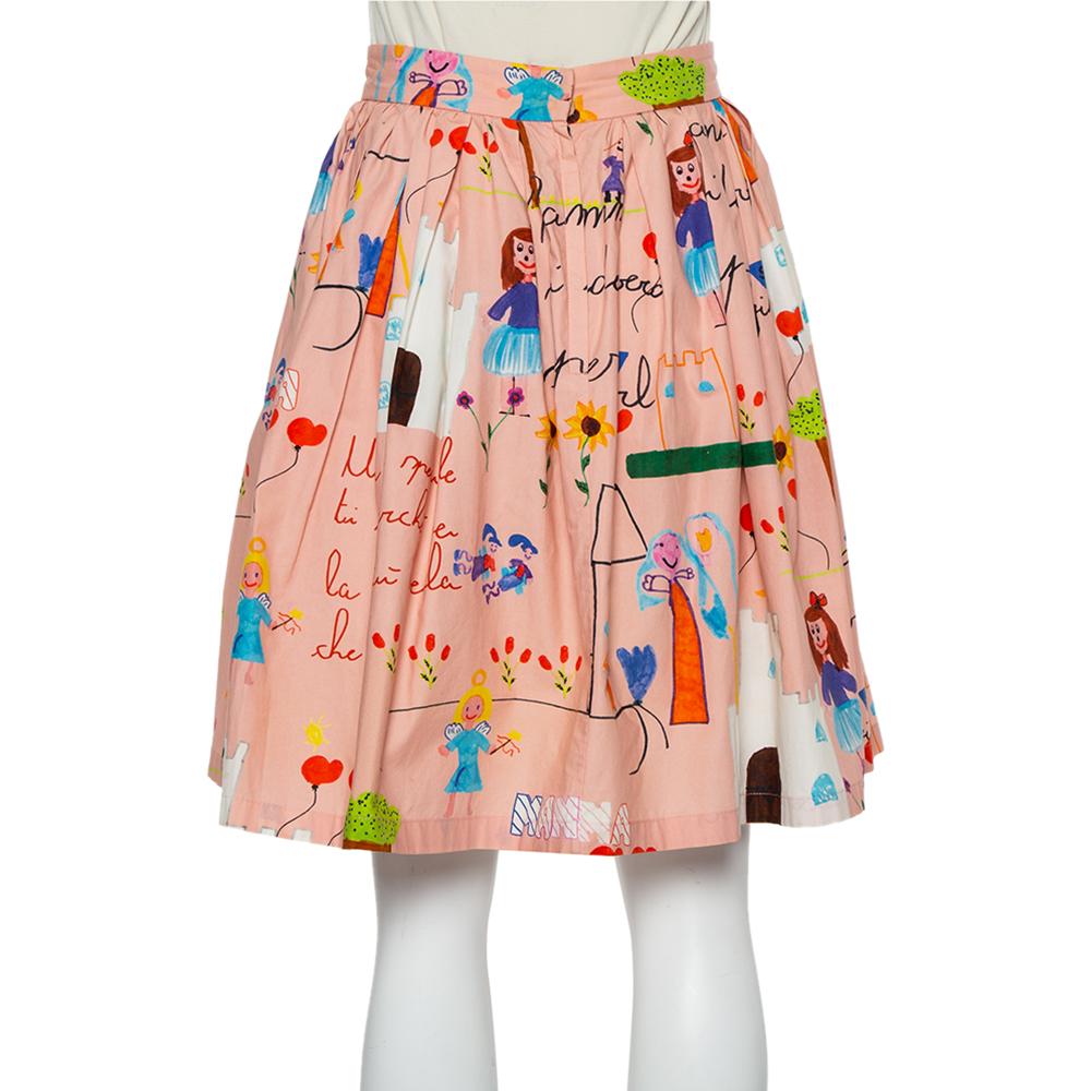 This mini skirt from Dolce & Gabbana is unique and leaves a lasting impression. The pink pleated skirt features a crayon print and is a work of art. Pair it with tops for an effortless look.

