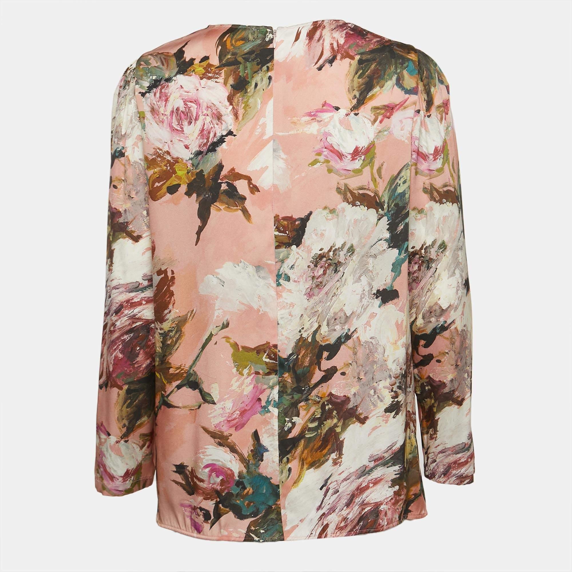 Complement your elegance with a lovely blouse like this one. With its pretty design and prime quality fabric, this blouse is the best pick to look sophisticated and poised.

