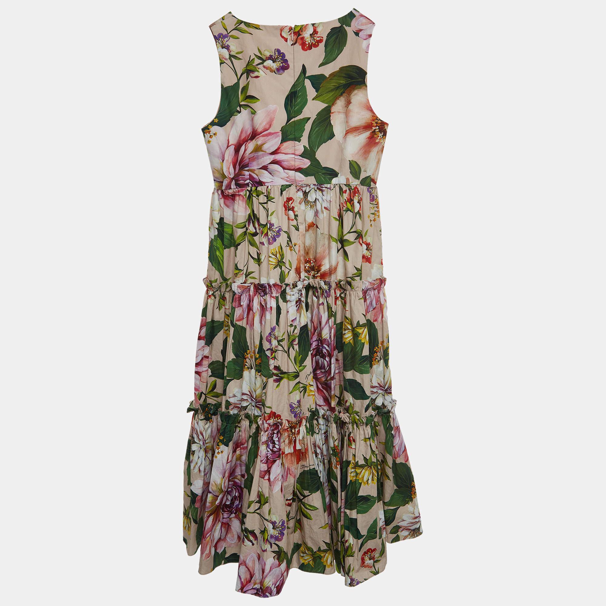 Meticulosamente confeccionado para niños de 11 a 12 años, este vestido de Dolce & Gabbana presume de una construcción meticulosa, comodidad y colores vibrantes. El estampado floral añade un toque de belleza creando una pieza de moda para tu joven
