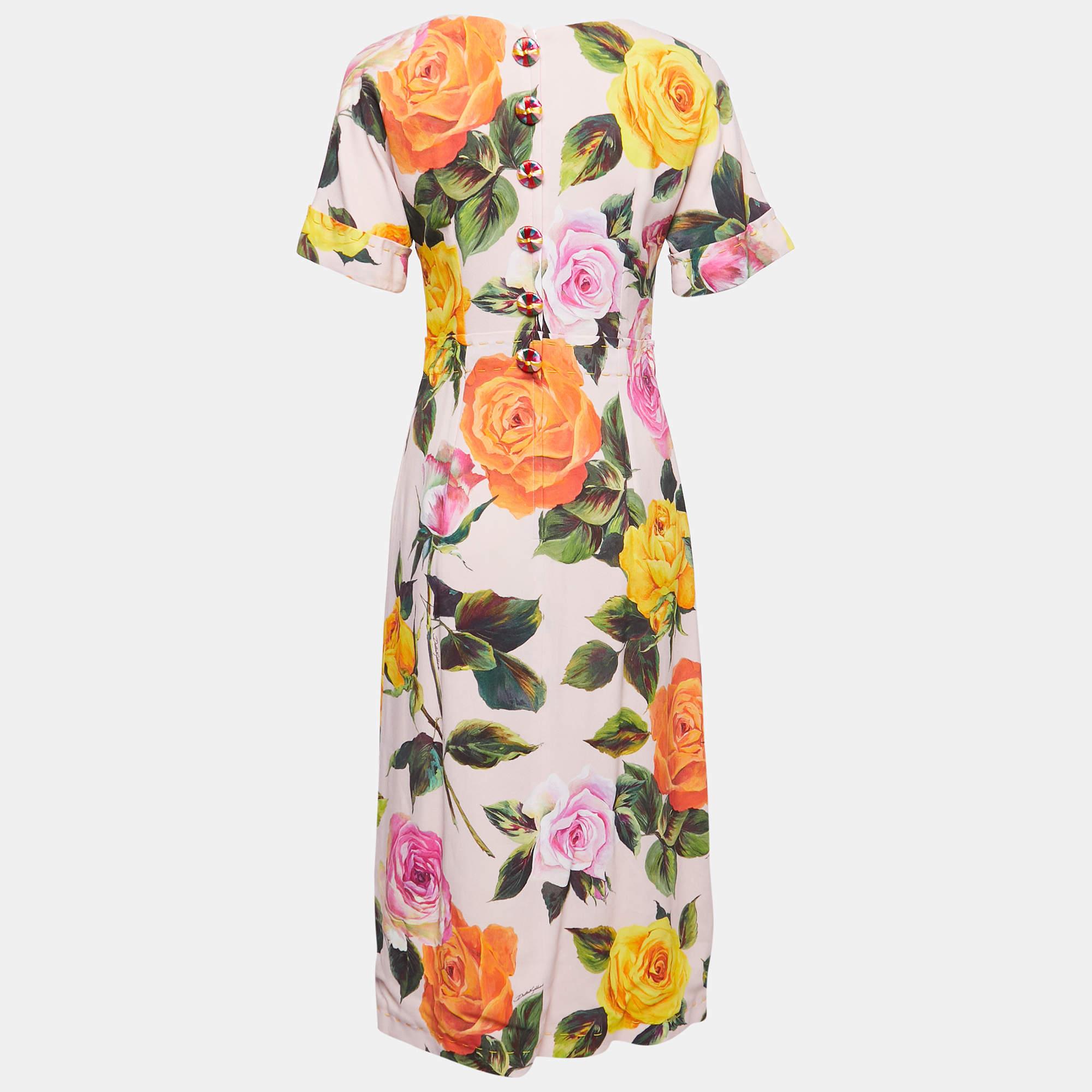 Refresh your summer wardrobe by adding this beautiful dress from Dolce & Gabbana. Creatively made and featuring a poised style, this dress will make you look absolutely elegant.


