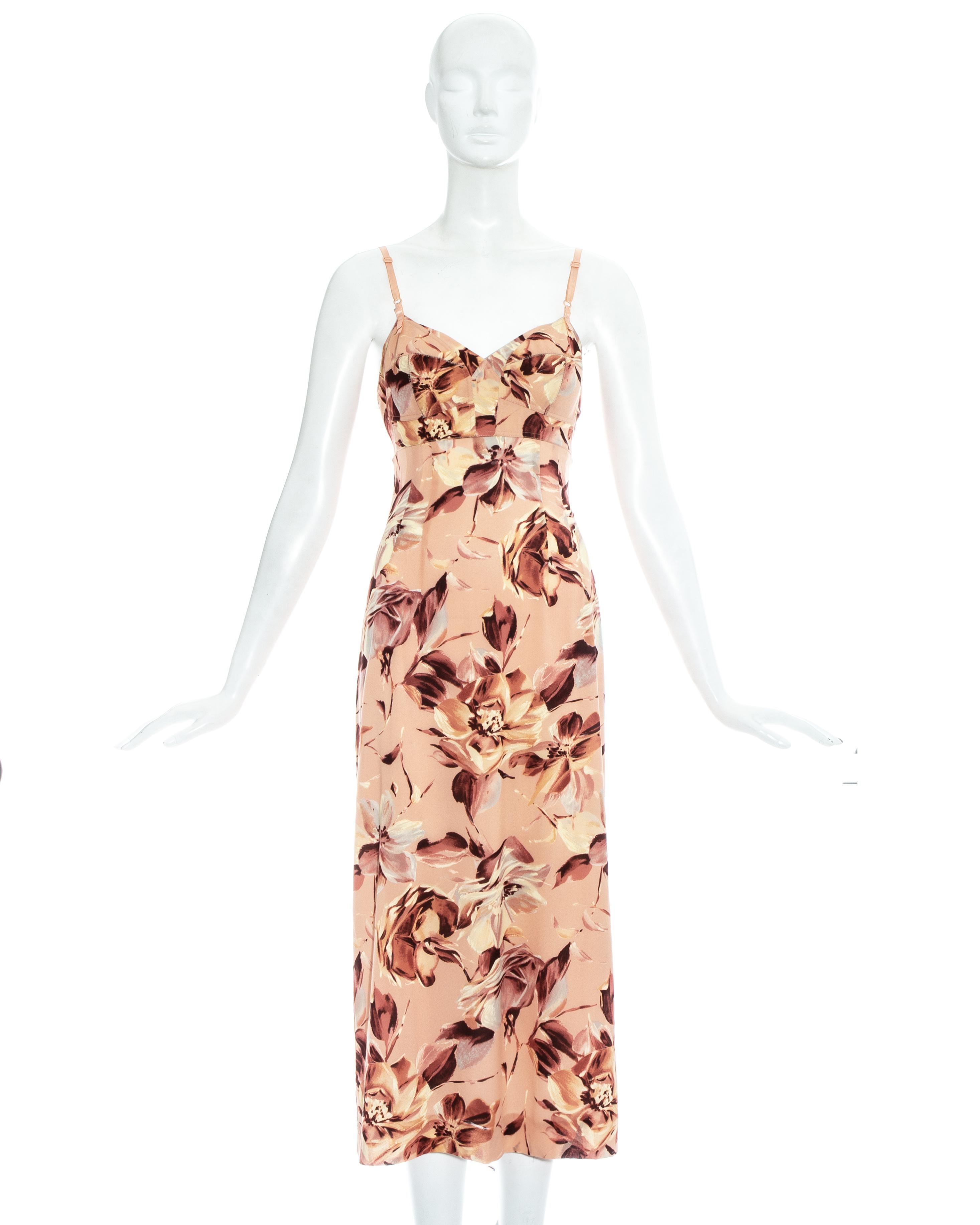 Robe en soie imprimée de fleurs roses Dolce & Gabbana avec soutien-gorge nude attaché.

Printemps-été 1997