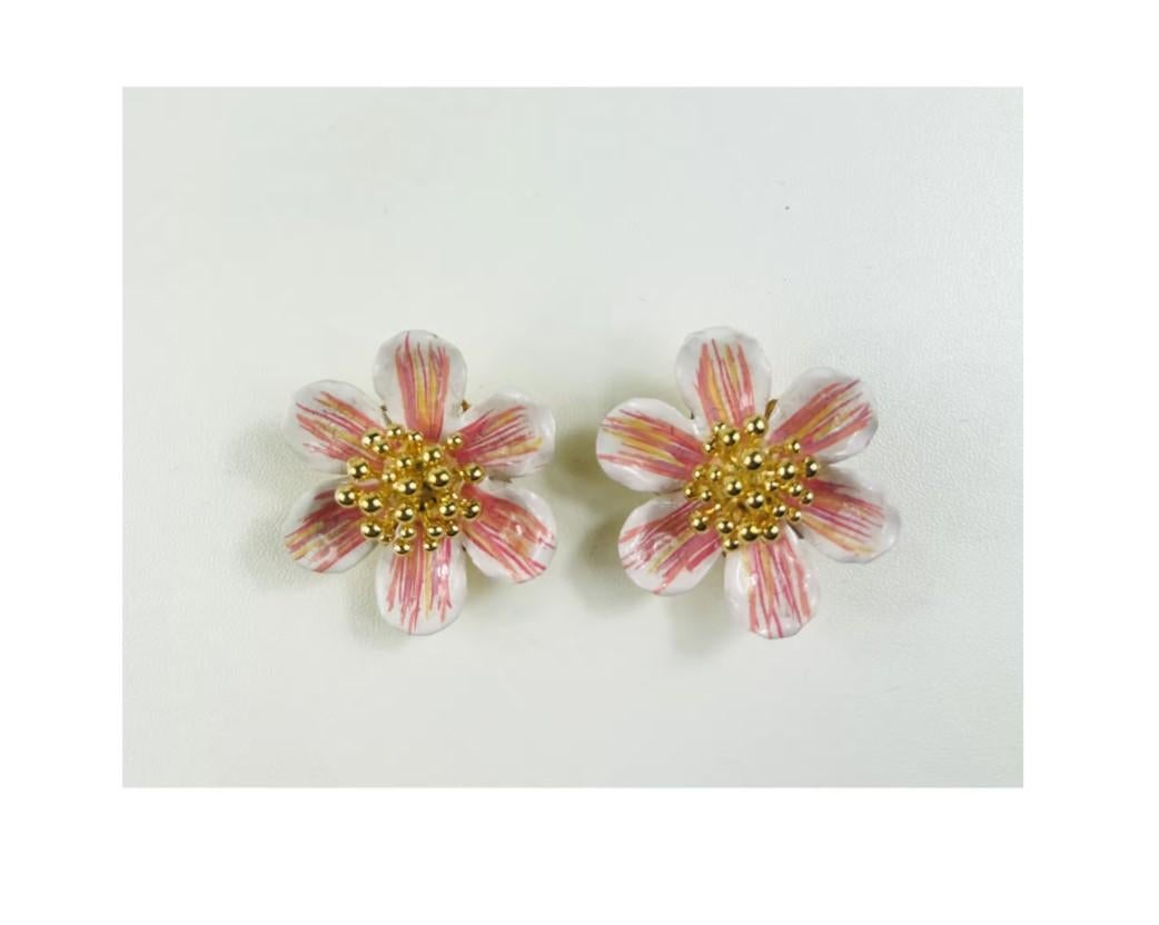 Dolce & Gabbana Camelia earrings clip on

100% brass
Made in Italy 

Brand new with tags 

Please check my other DG clothing & accessories from this Camelia collection!