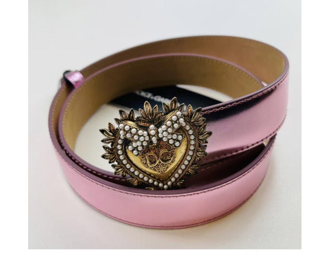Dolce & Gabbana Devotion metallic pink belt 
Size 85cm 
100% Vitello calfskin 
Brand new with box
Please check my other DG clothing & accessories!