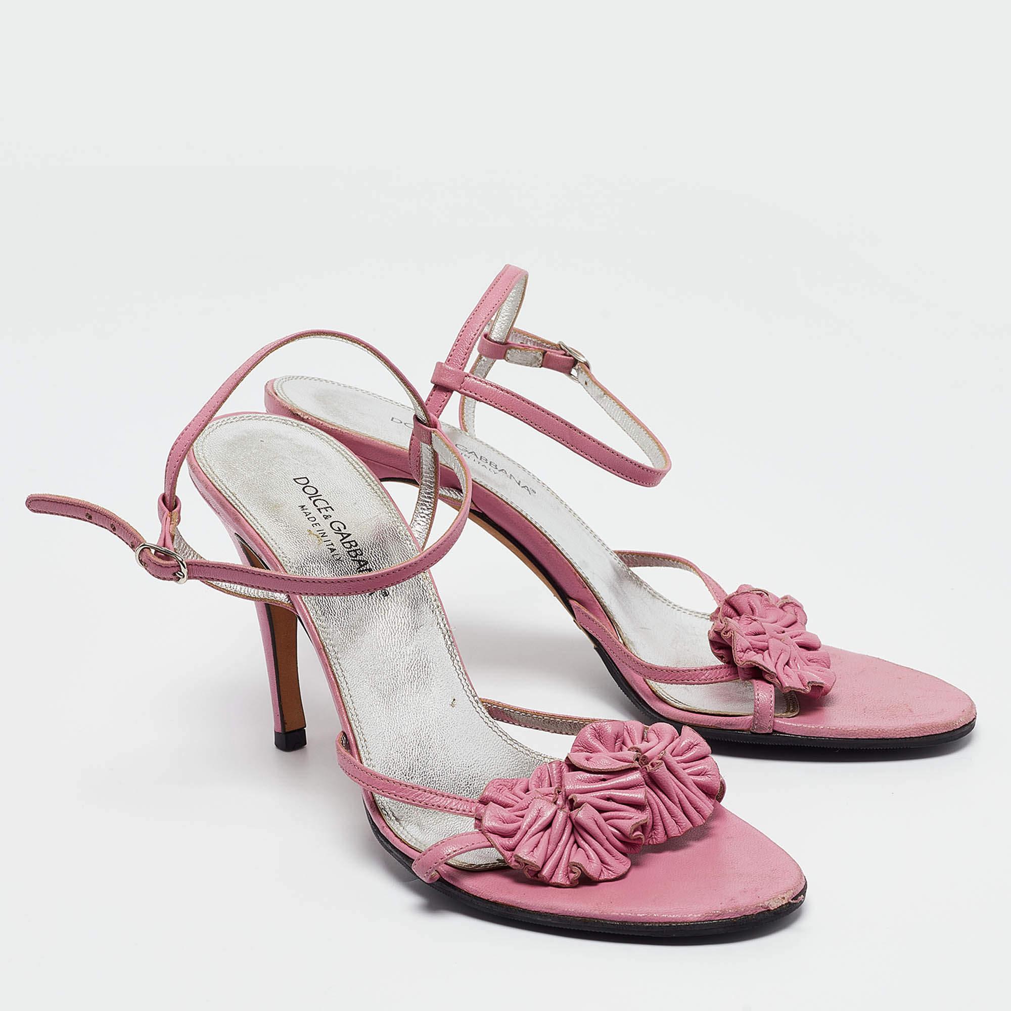 Dolce & Gabbana - Sandales à lanières à la cheville en cuir rose, taille 39 Bon état - En vente à Dubai, Al Qouz 2