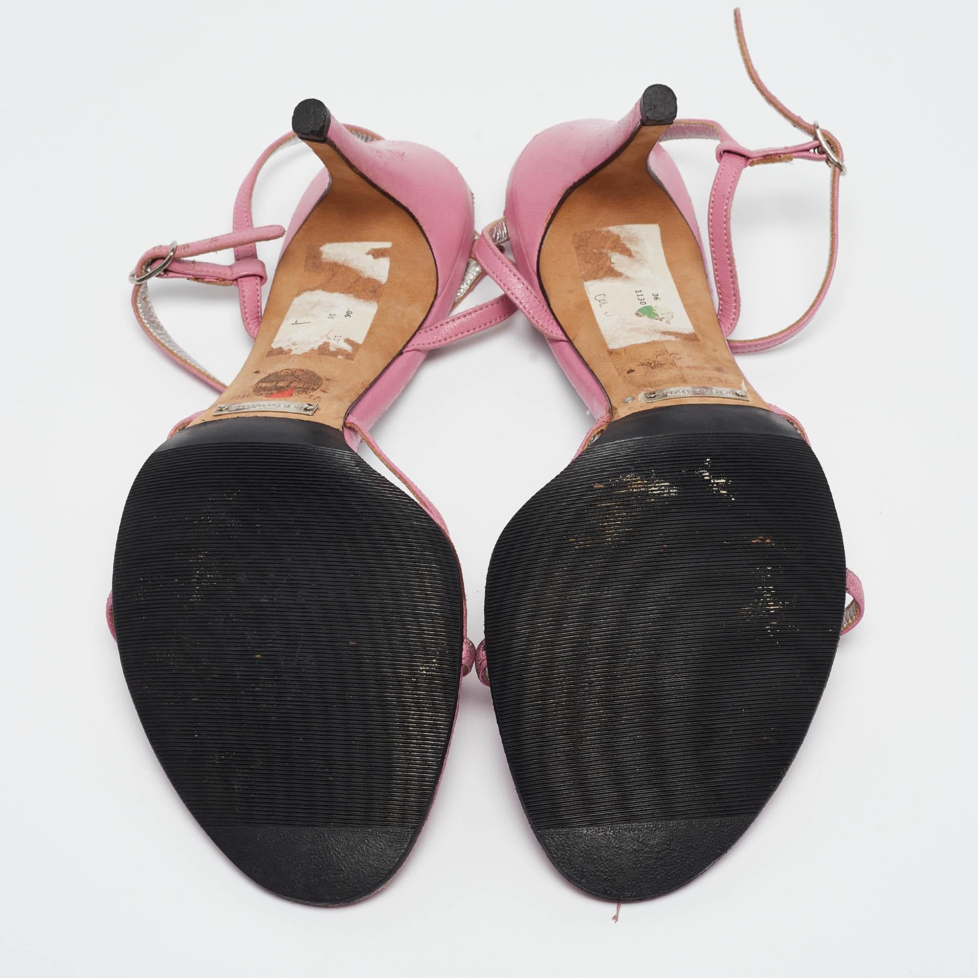 Dolce & Gabbana - Sandales à lanières à la cheville en cuir rose, taille 39 en vente 1