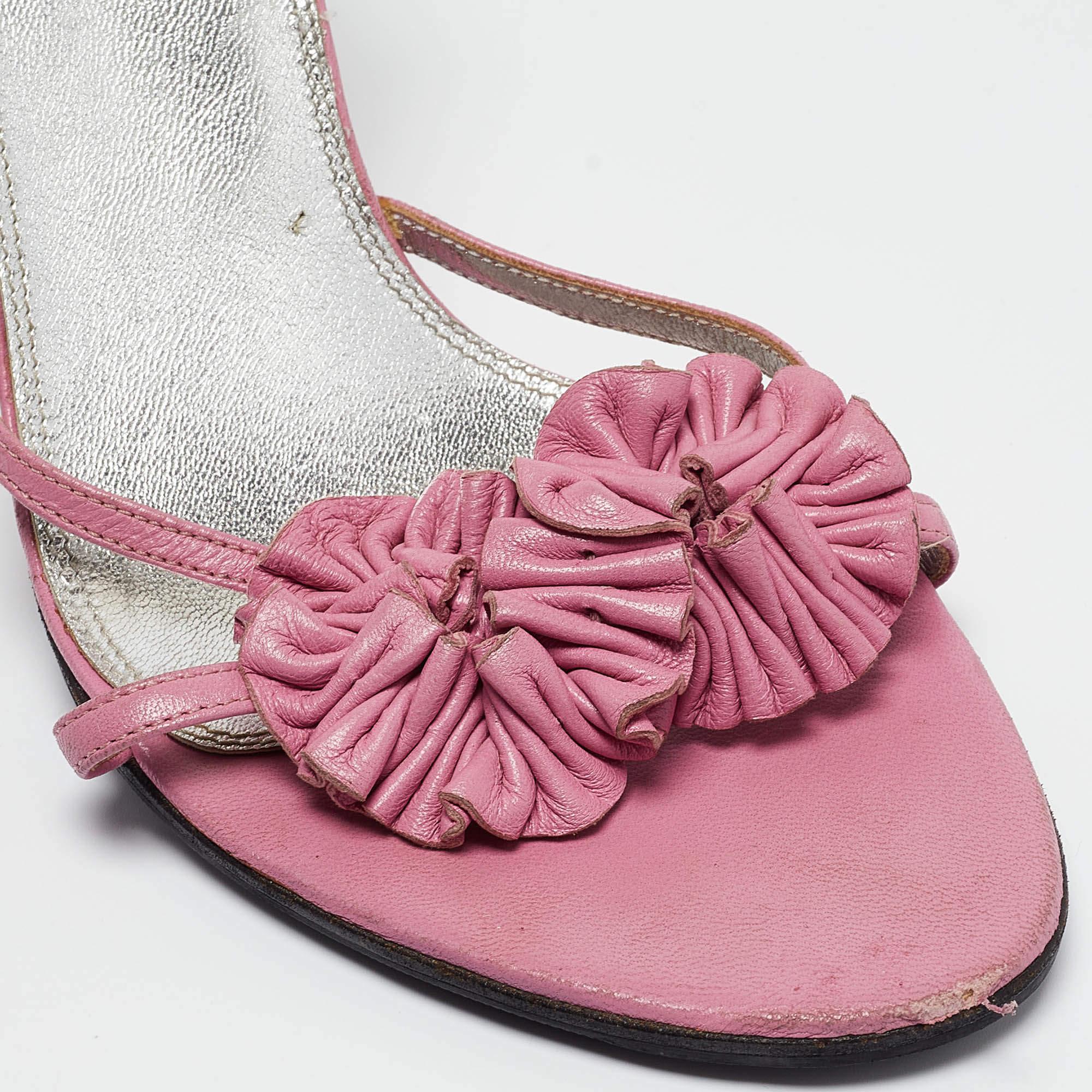 Dolce & Gabbana - Sandales à lanières à la cheville en cuir rose, taille 39 en vente 2